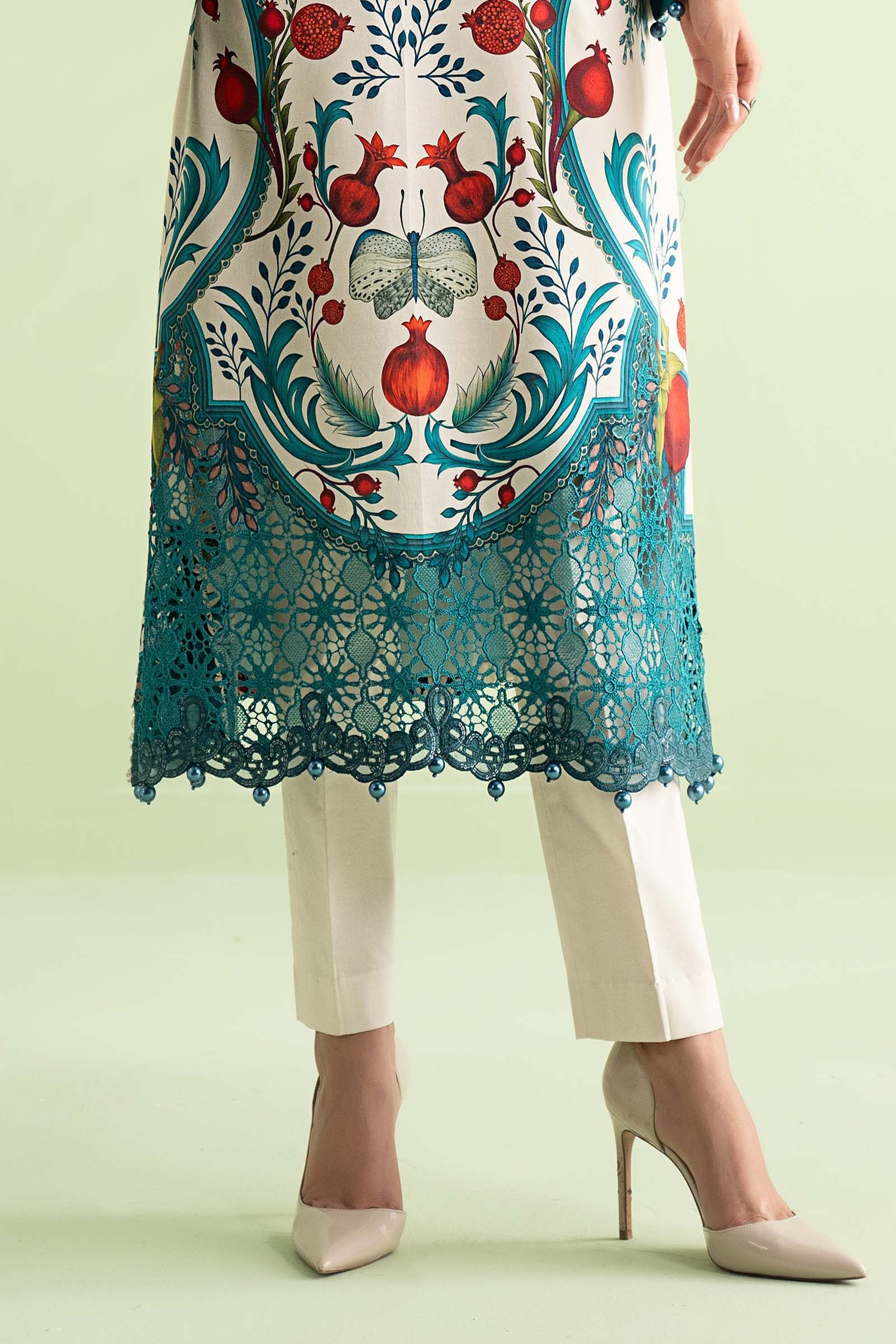 3 Piece Embroidered Lawn Suit - Image 5