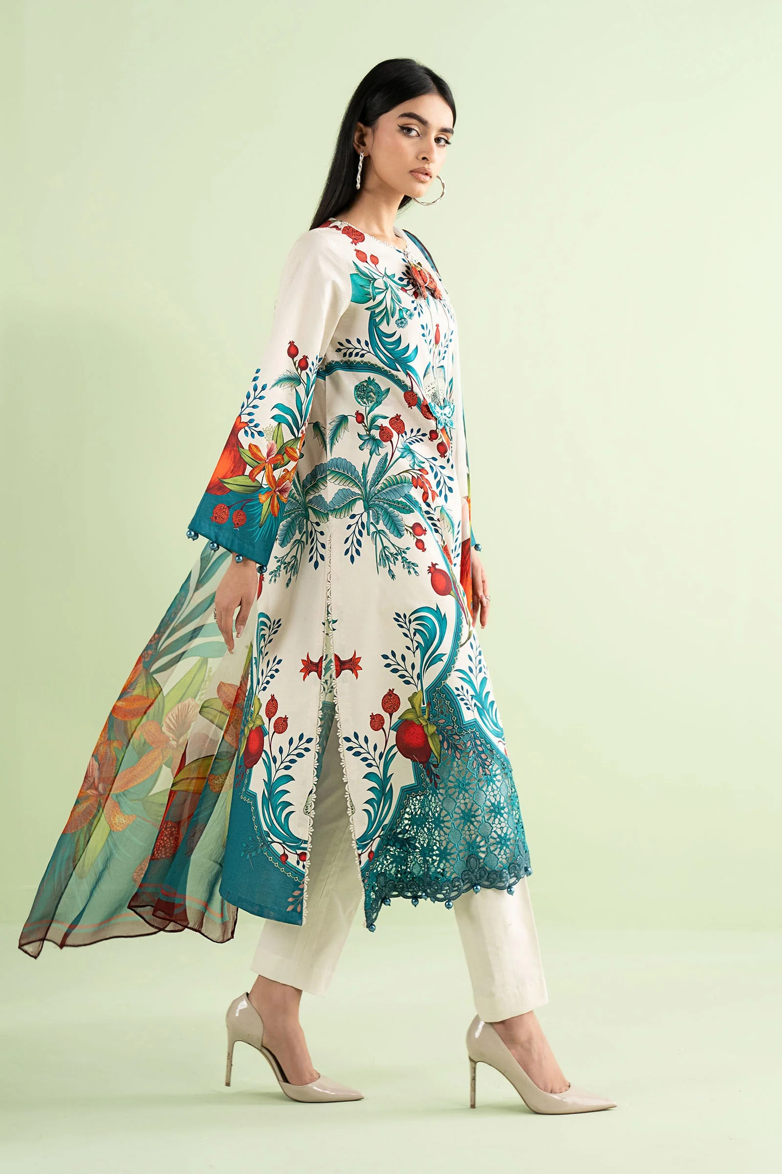 3 Piece Embroidered Lawn Suit - Image 7