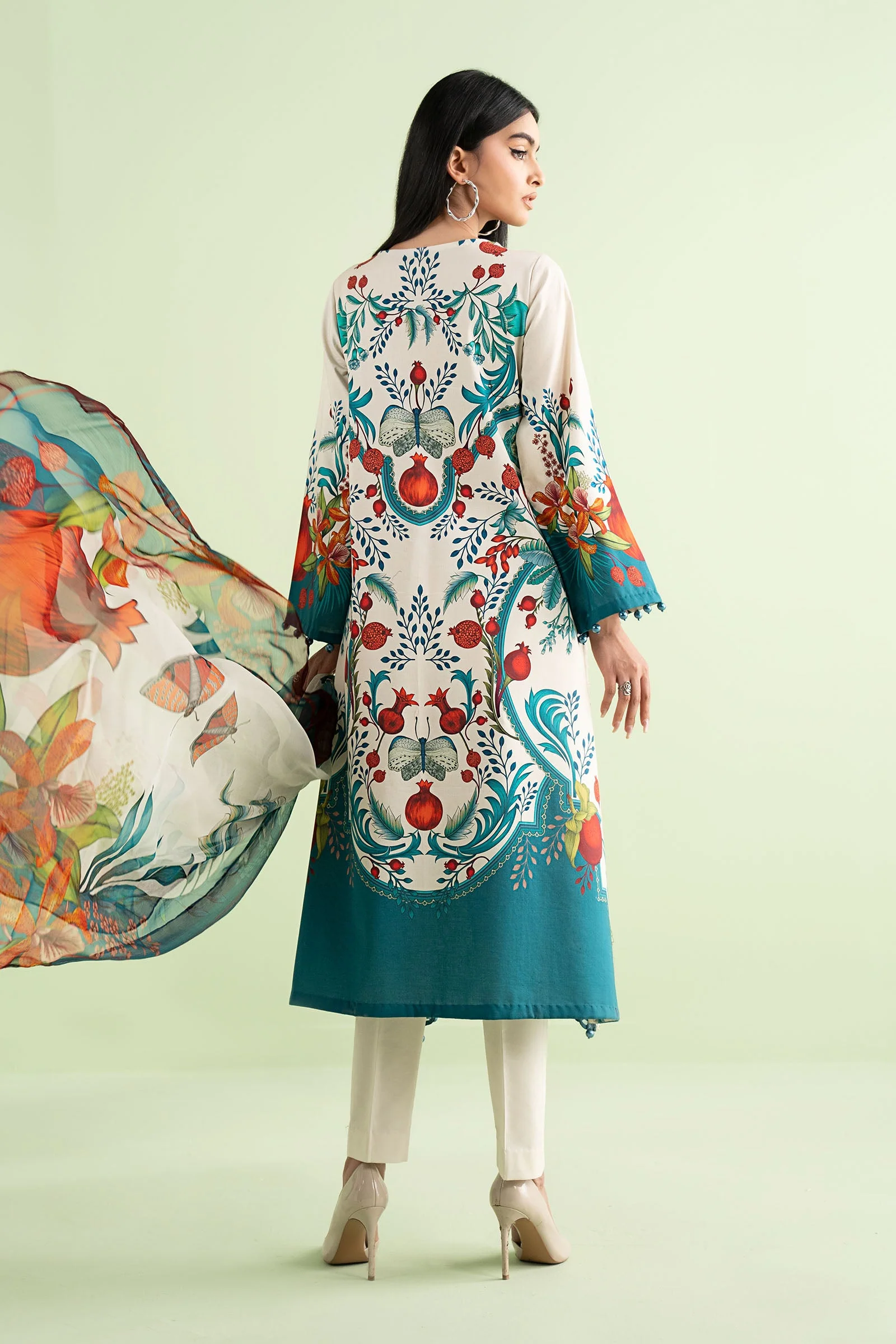 3 Piece Embroidered Lawn Suit - Image 8