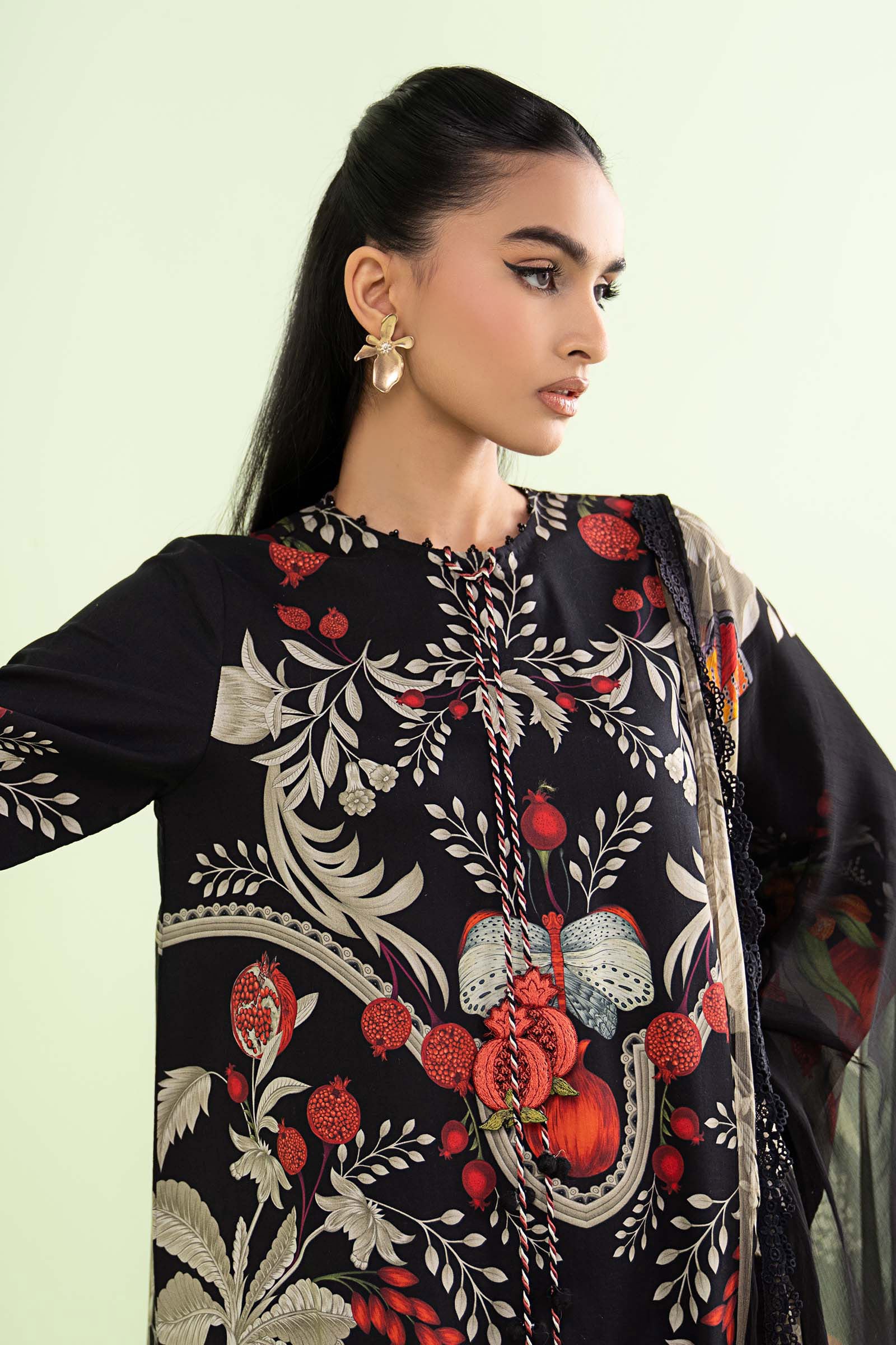 3 Piece Embroidered Lawn Suit - Image 3