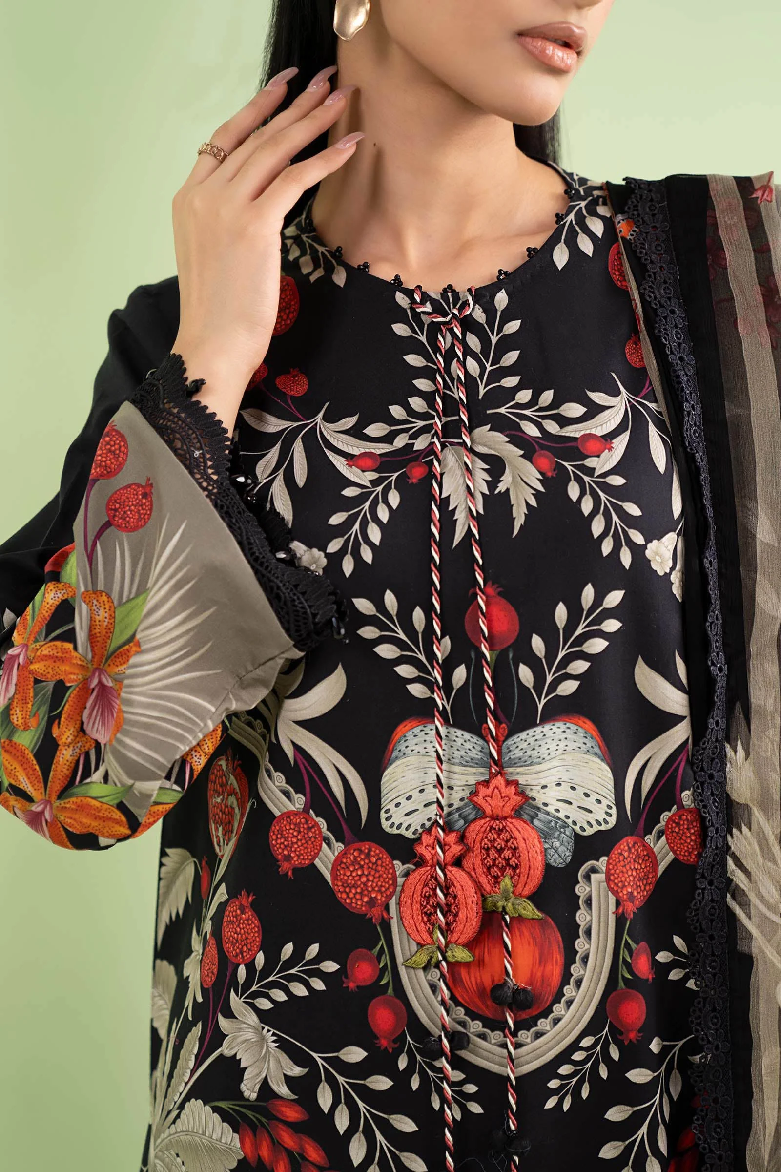 3 Piece Embroidered Lawn Suit - Image 4
