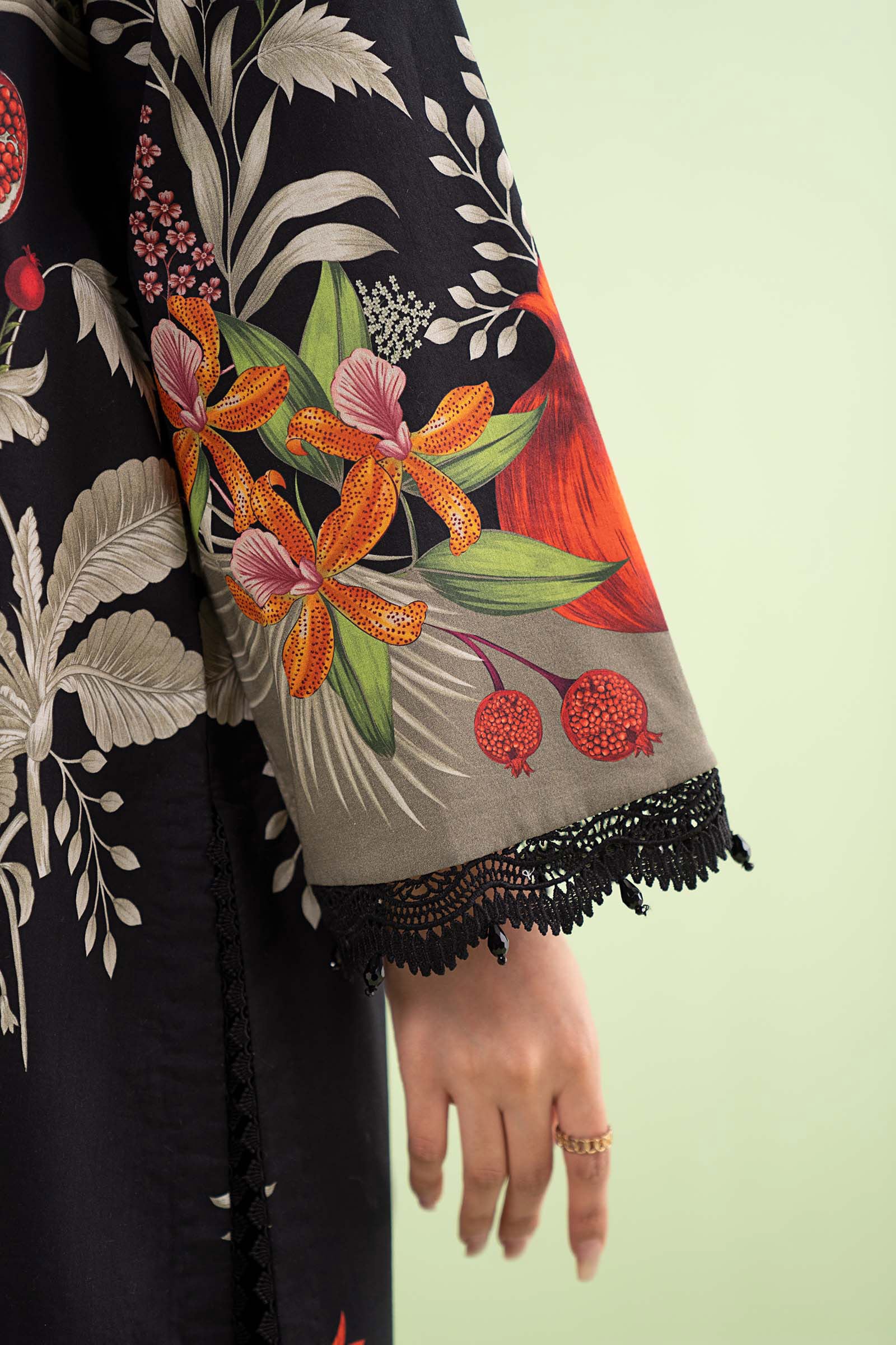 3 Piece Embroidered Lawn Suit - Image 5