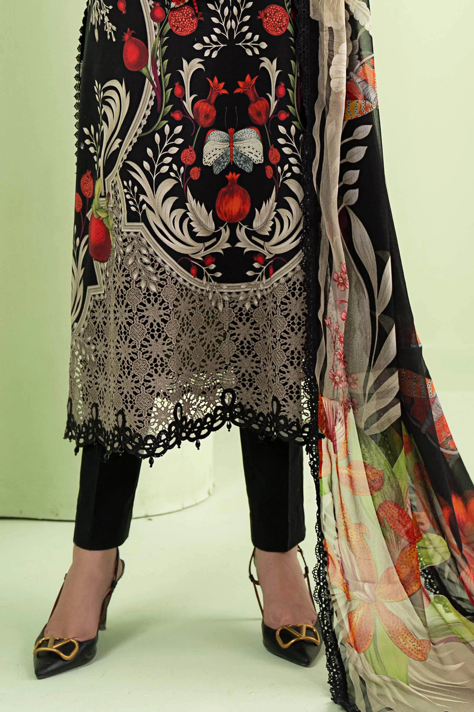 3 Piece Embroidered Lawn Suit - Image 6