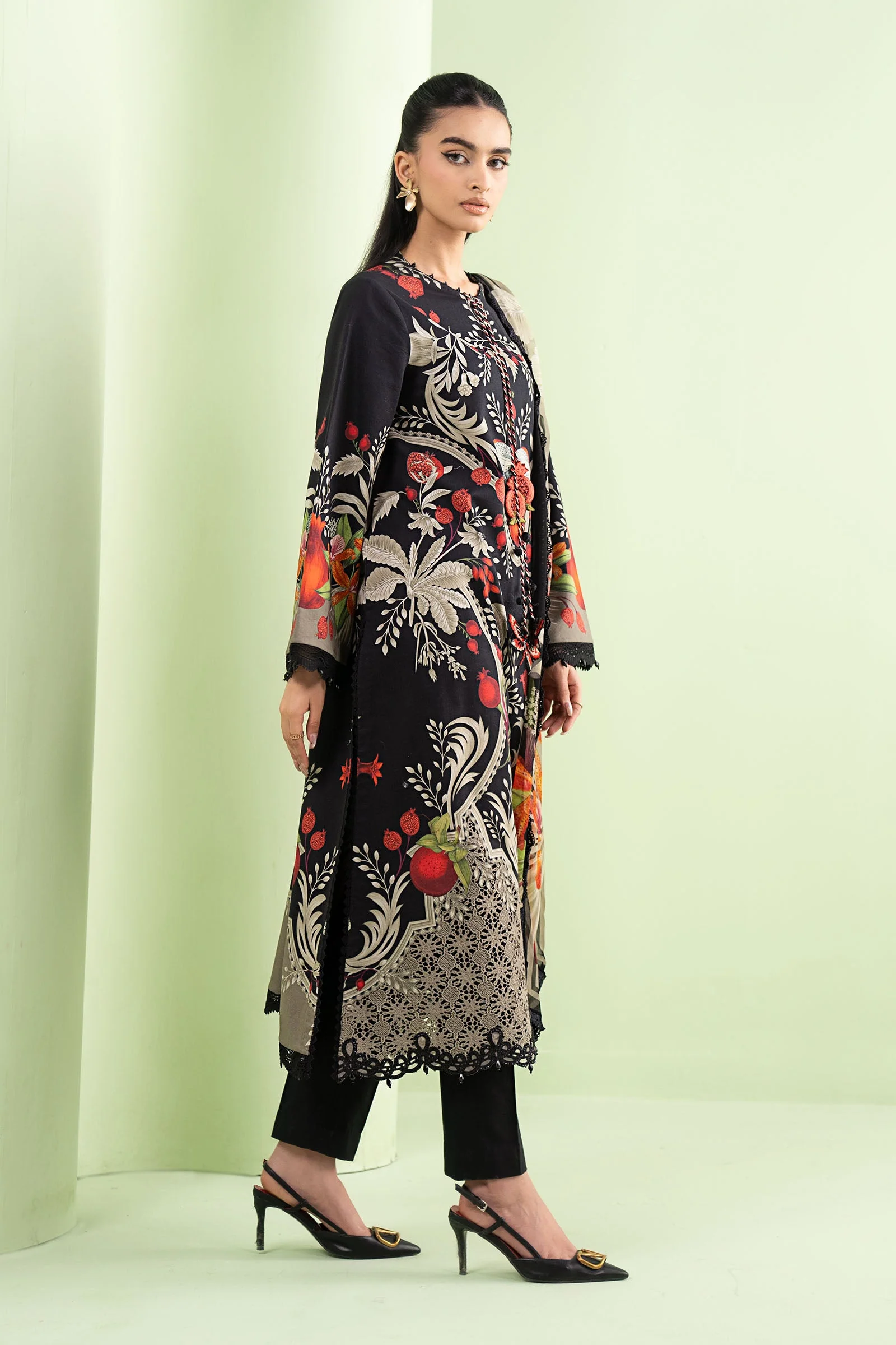 3 Piece Embroidered Lawn Suit - Image 7