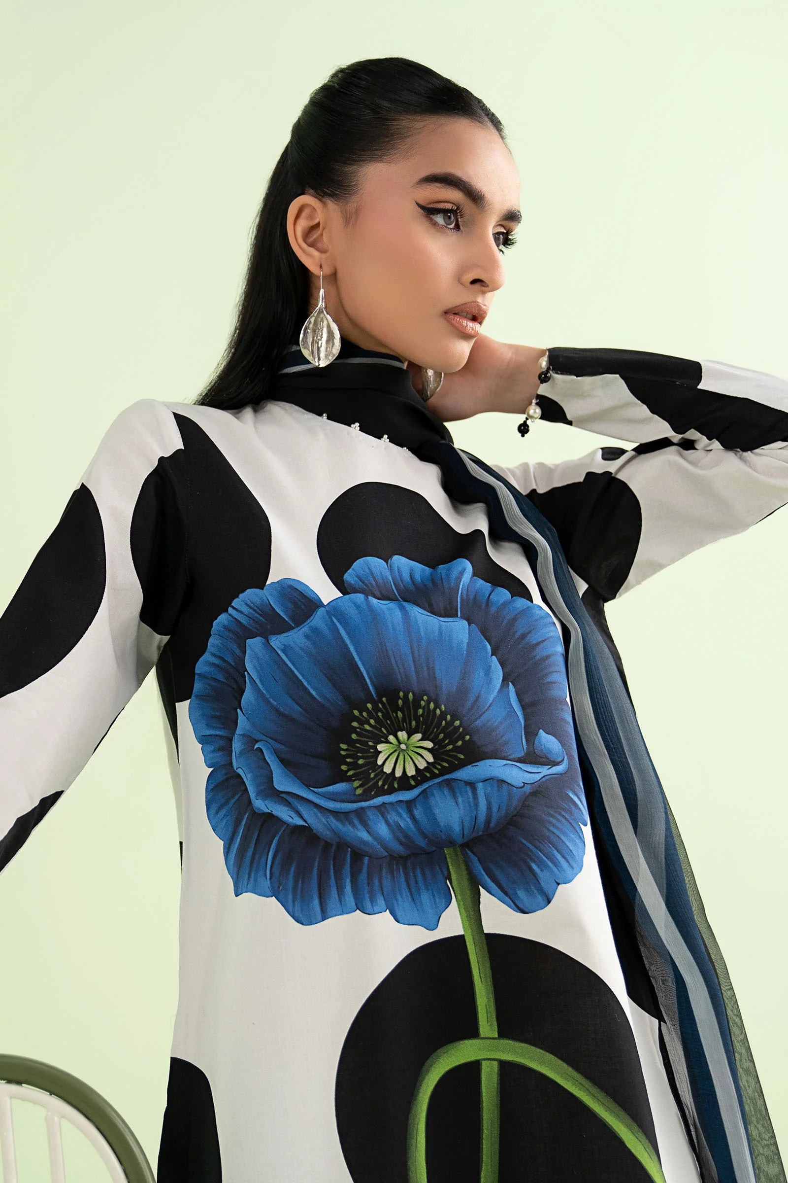 3 Piece Embroidered Lawn Suit - Image 2