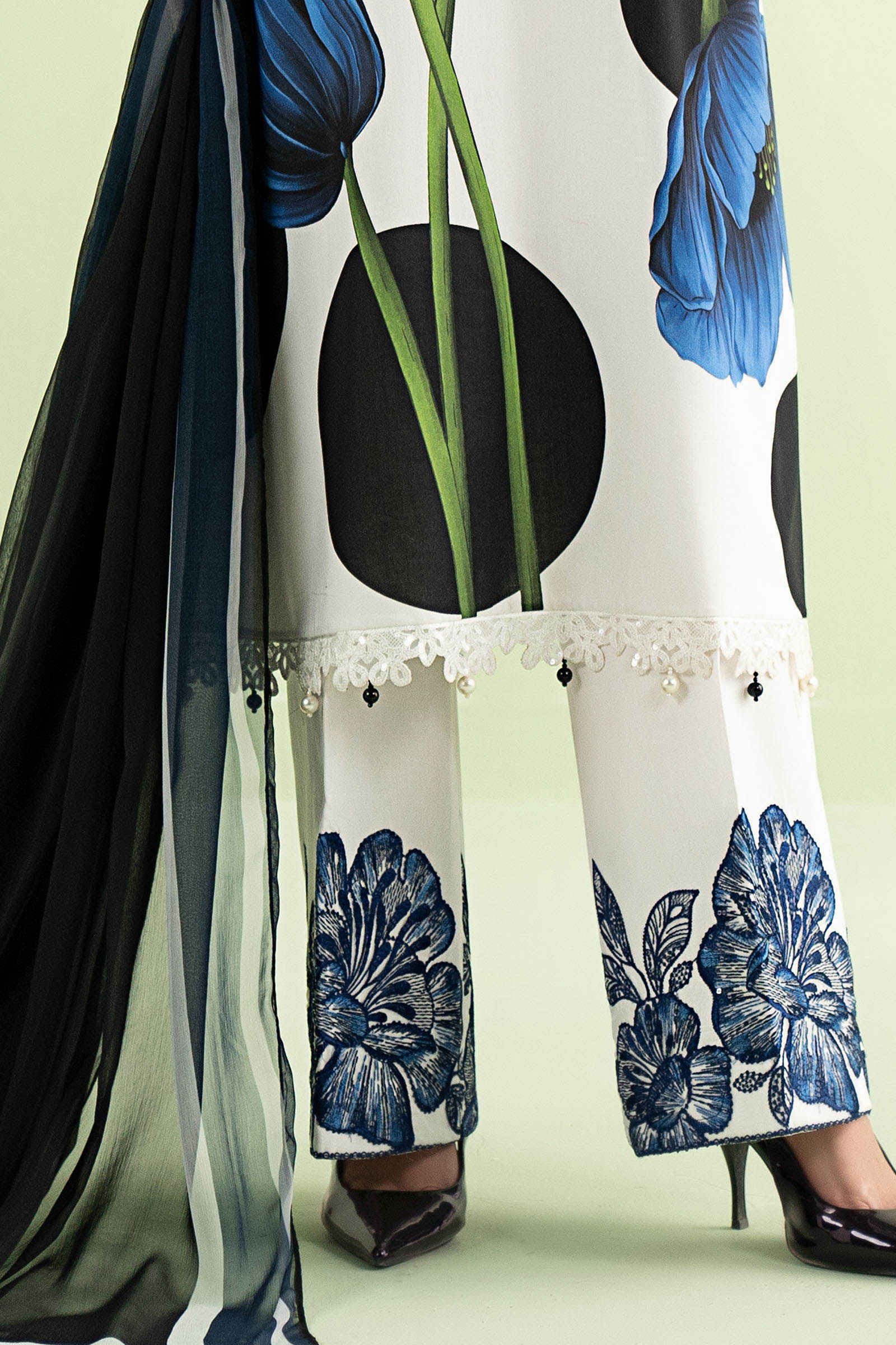 3 Piece Embroidered Lawn Suit - Image 4
