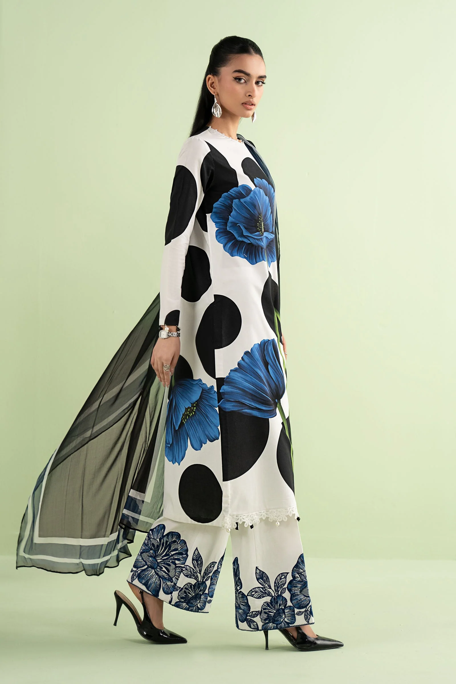 3 Piece Embroidered Lawn Suit - Image 6