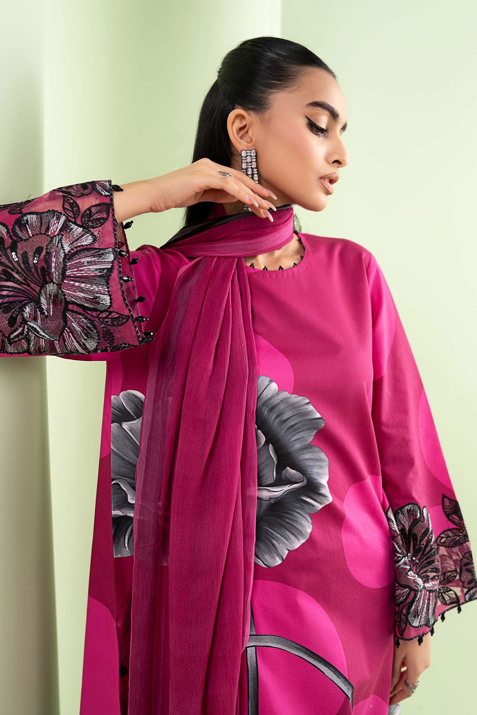 3 Piece Embroidered Lawn Suit - Image 2