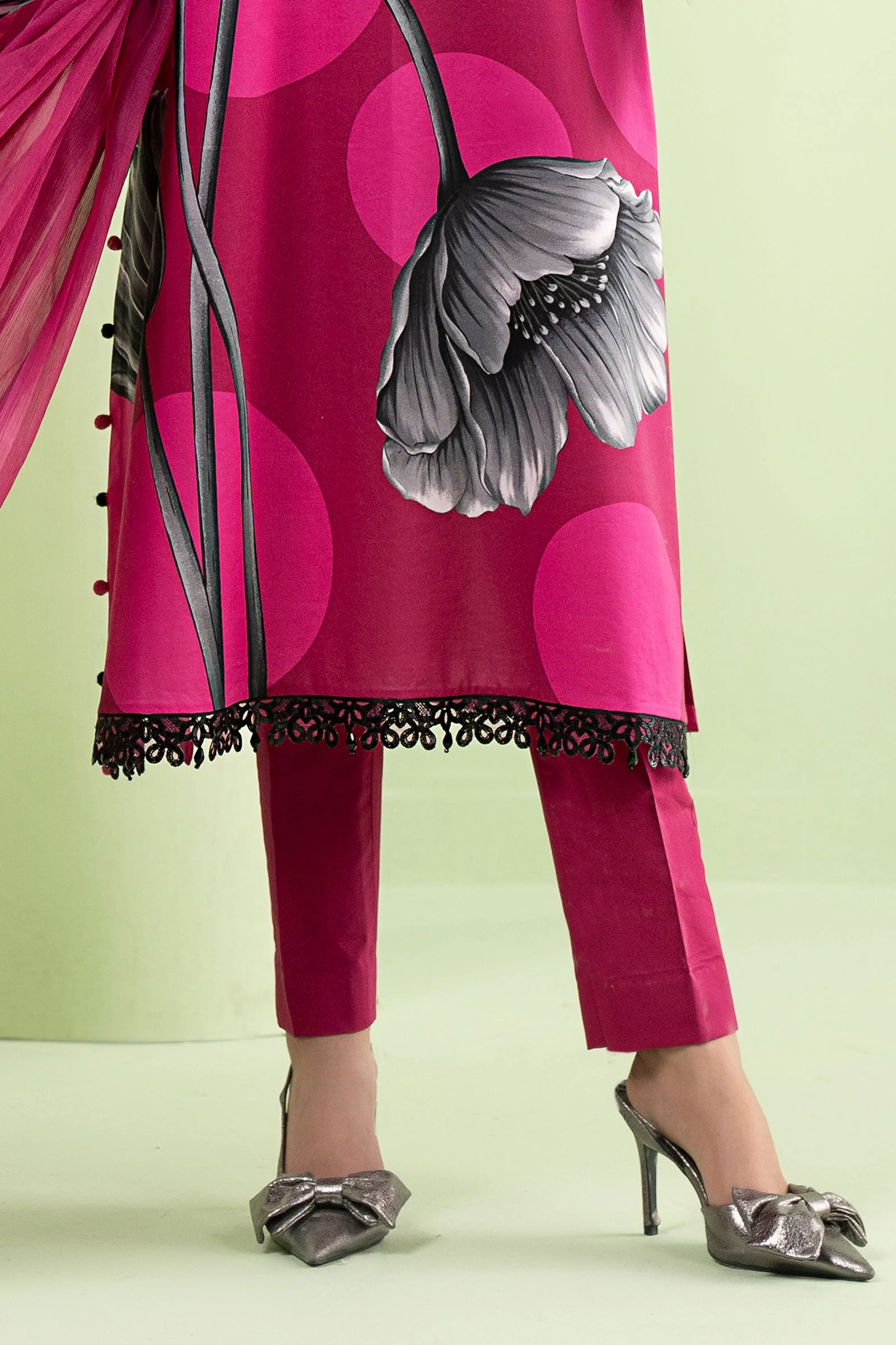 3 Piece Embroidered Lawn Suit - Image 5