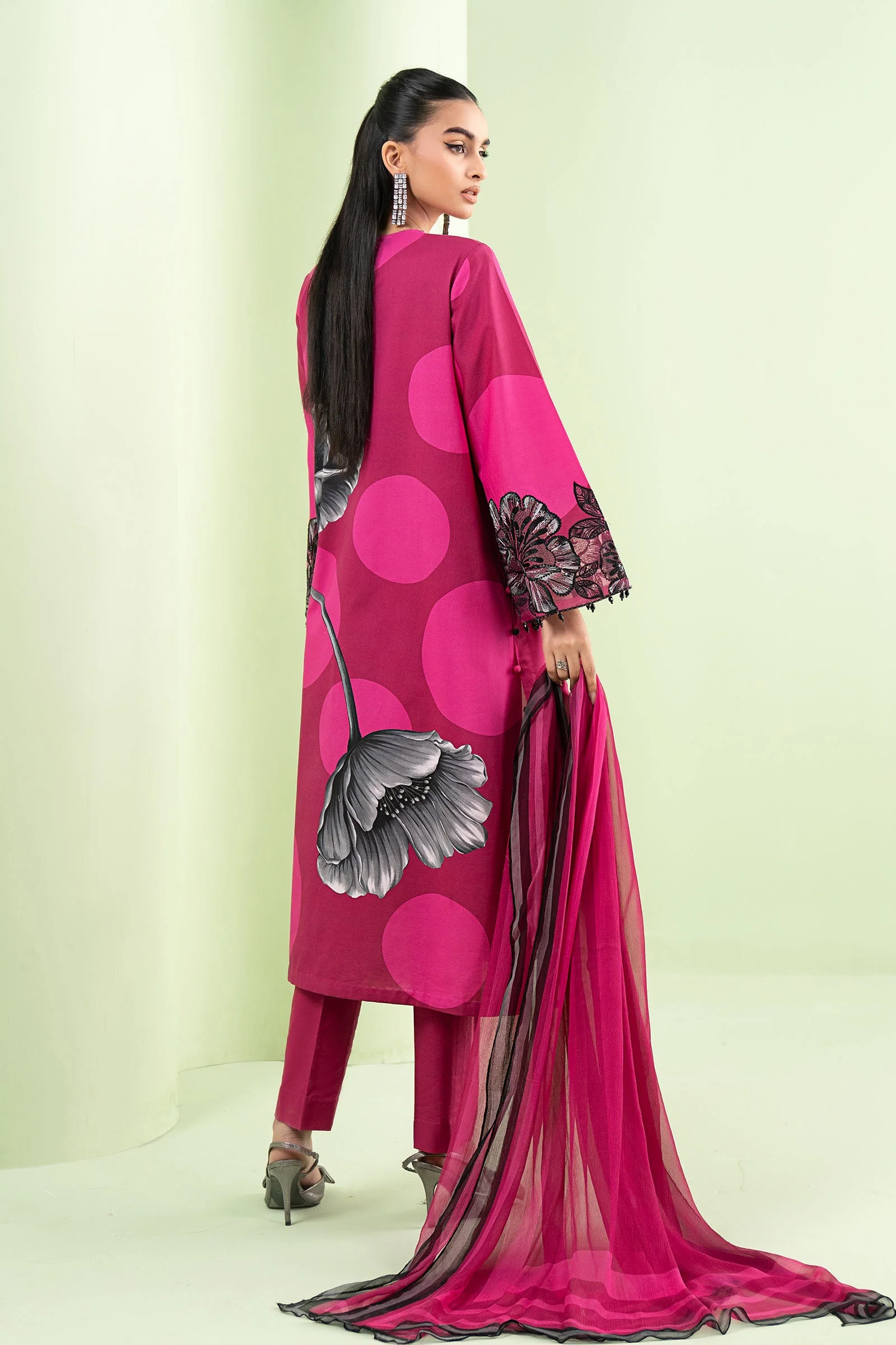 3 Piece Embroidered Lawn Suit - Image 7