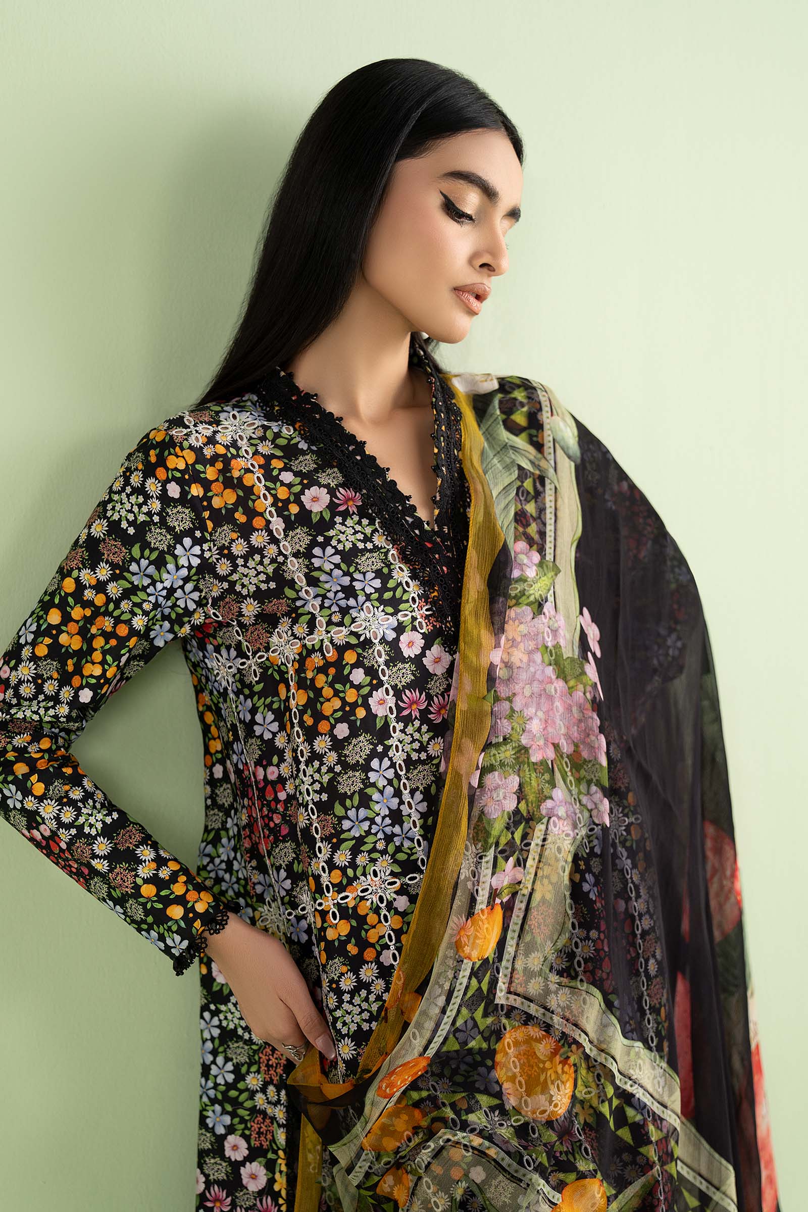3 Piece Embroidered Lawn Suit - Image 2