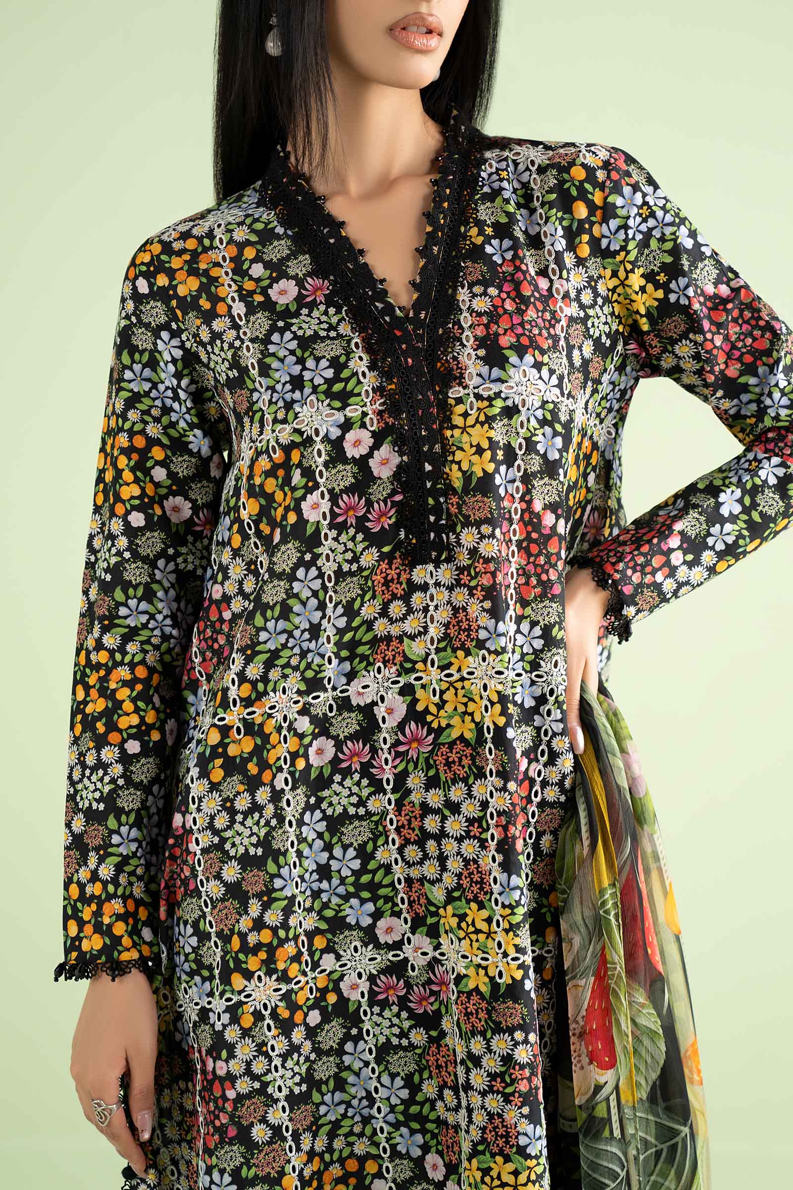 3 Piece Embroidered Lawn Suit - Image 3