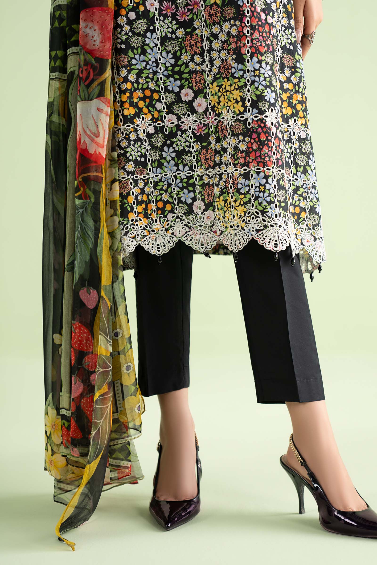 3 Piece Embroidered Lawn Suit - Image 5