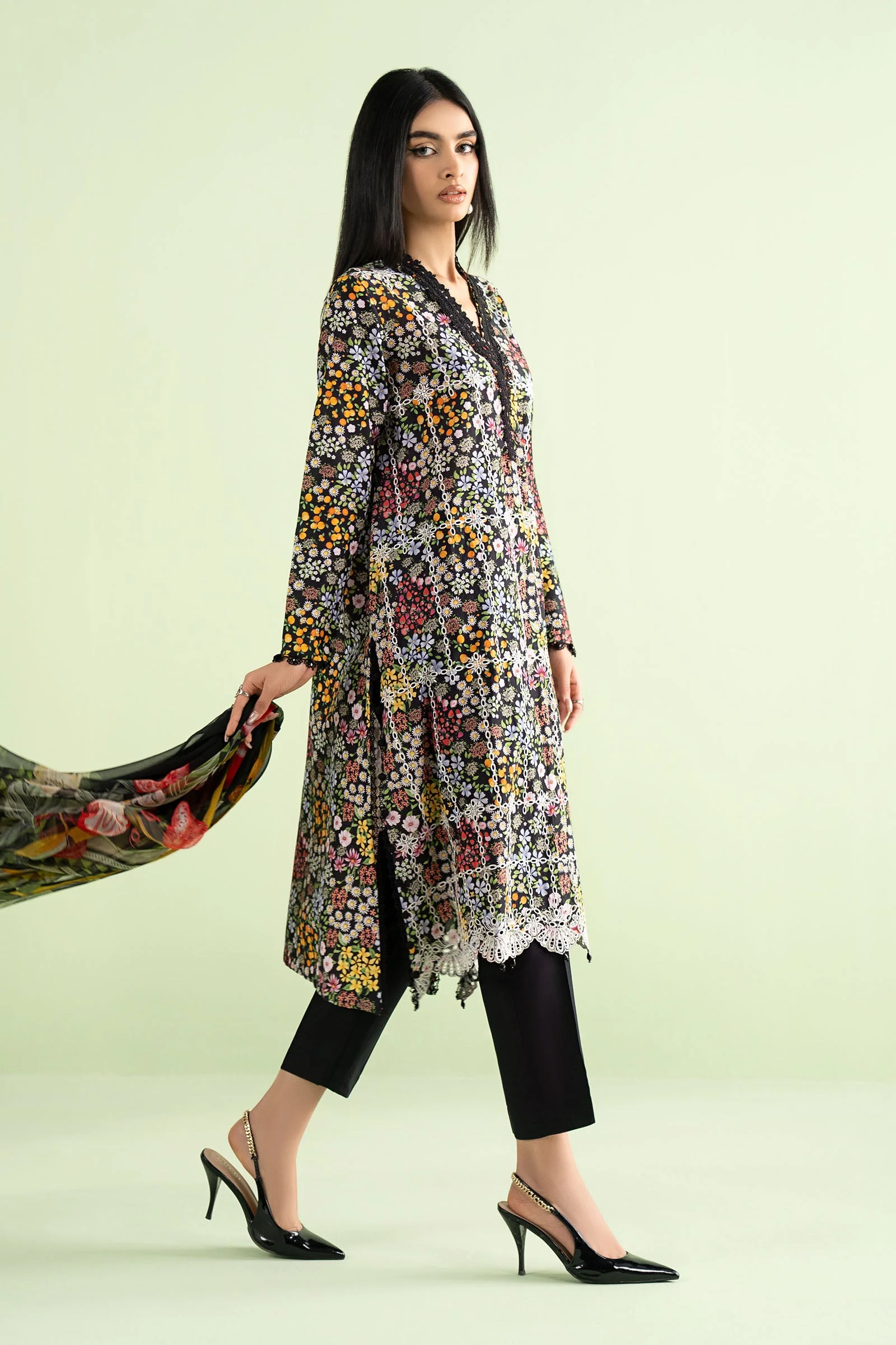 3 Piece Embroidered Lawn Suit - Image 6