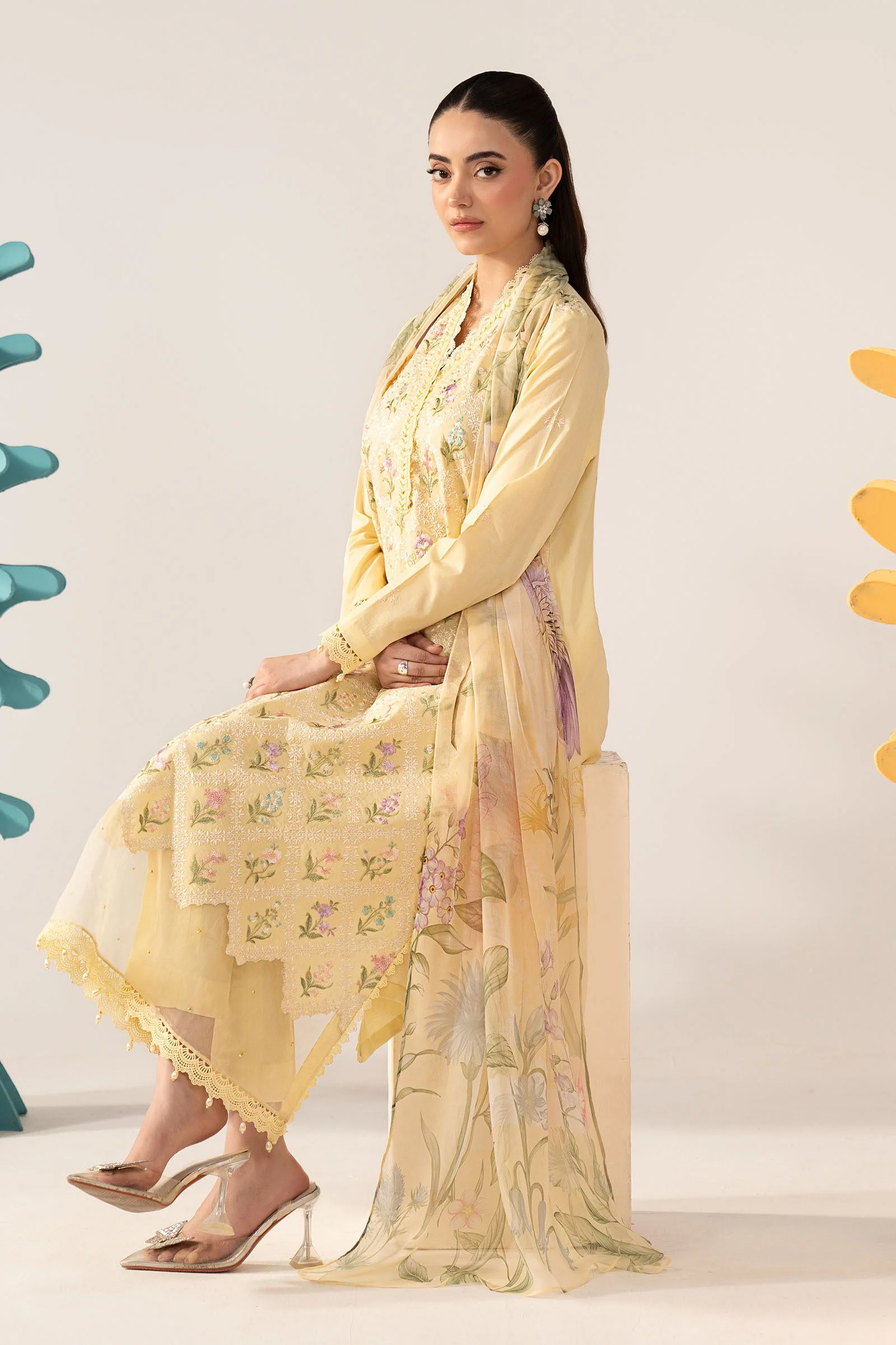 3 Piece Embroidered Lawn Suit - Image 3