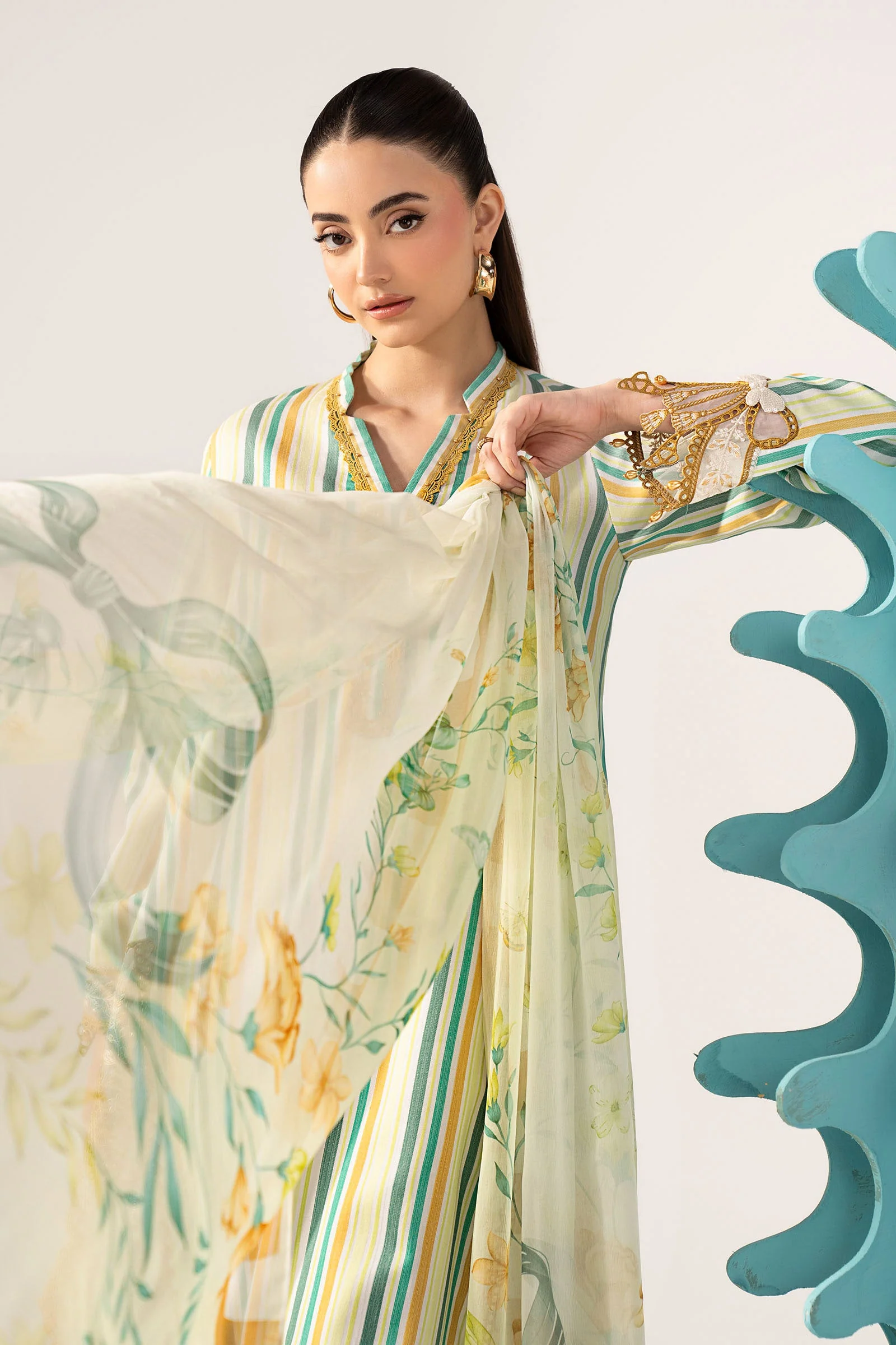 3 Piece Embroidered Jacquard Suit - Image 2