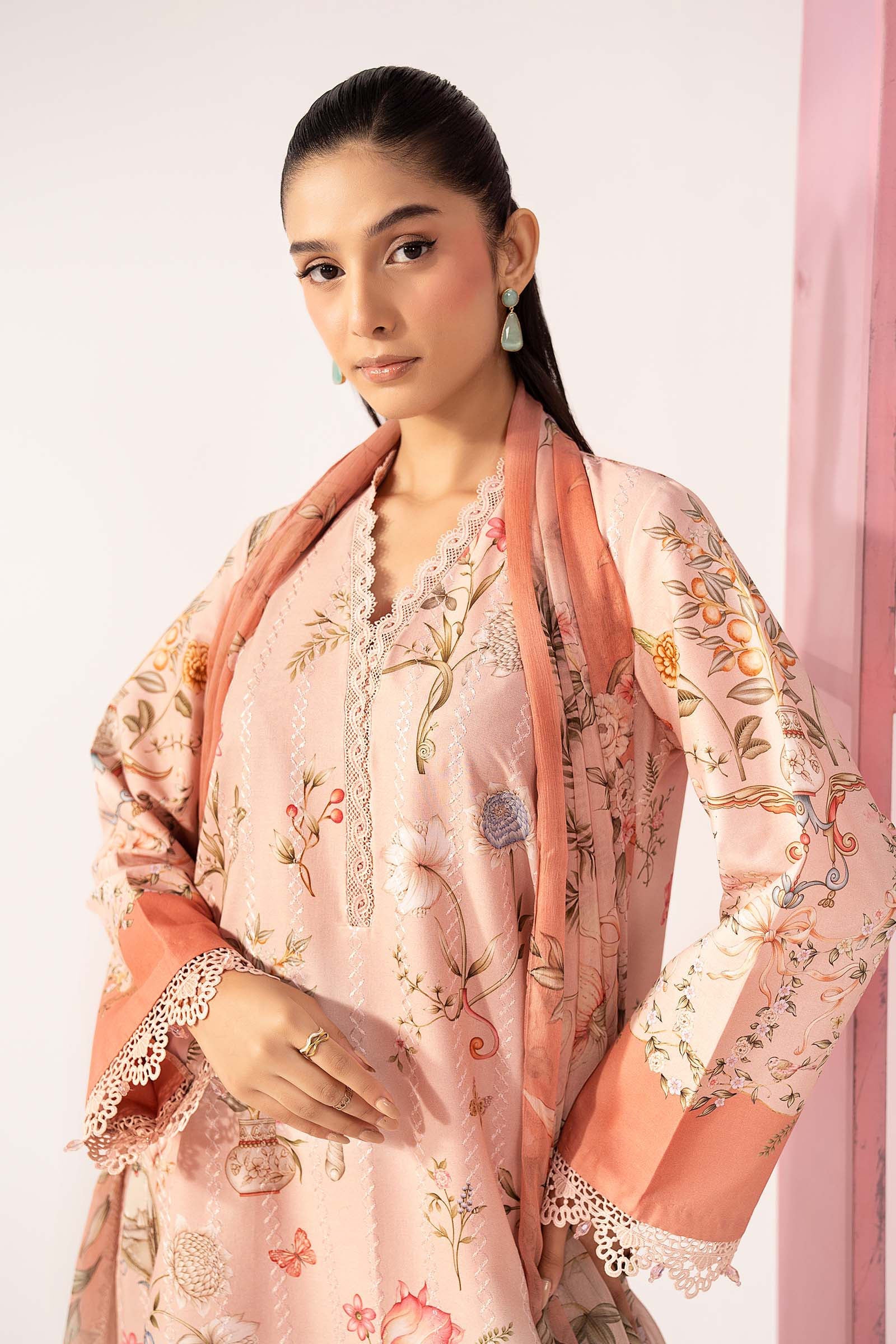 3 Piece Embroidered Lawn Suit - Image 3