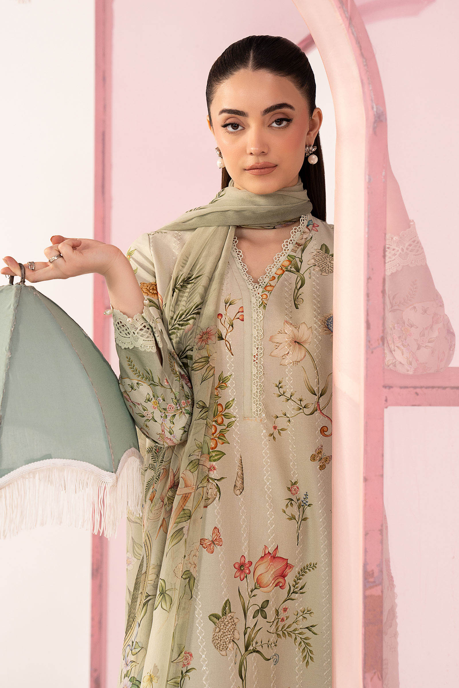 3 Piece Embroidered Lawn Suit - Image 2