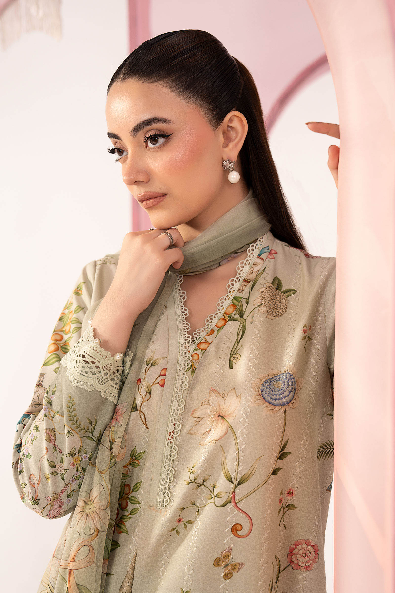 3 Piece Embroidered Lawn Suit - Image 4
