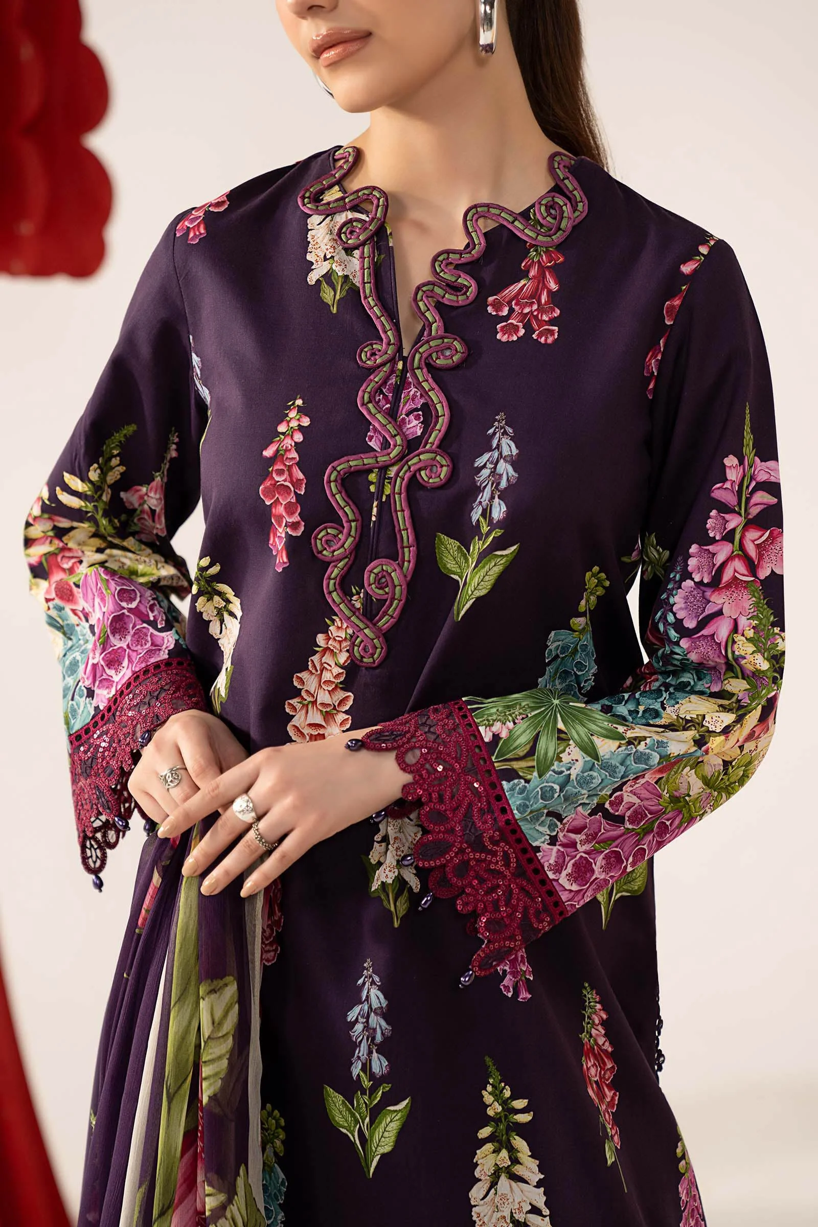 3 Piece Embroidered Lawn Suit - Image 4