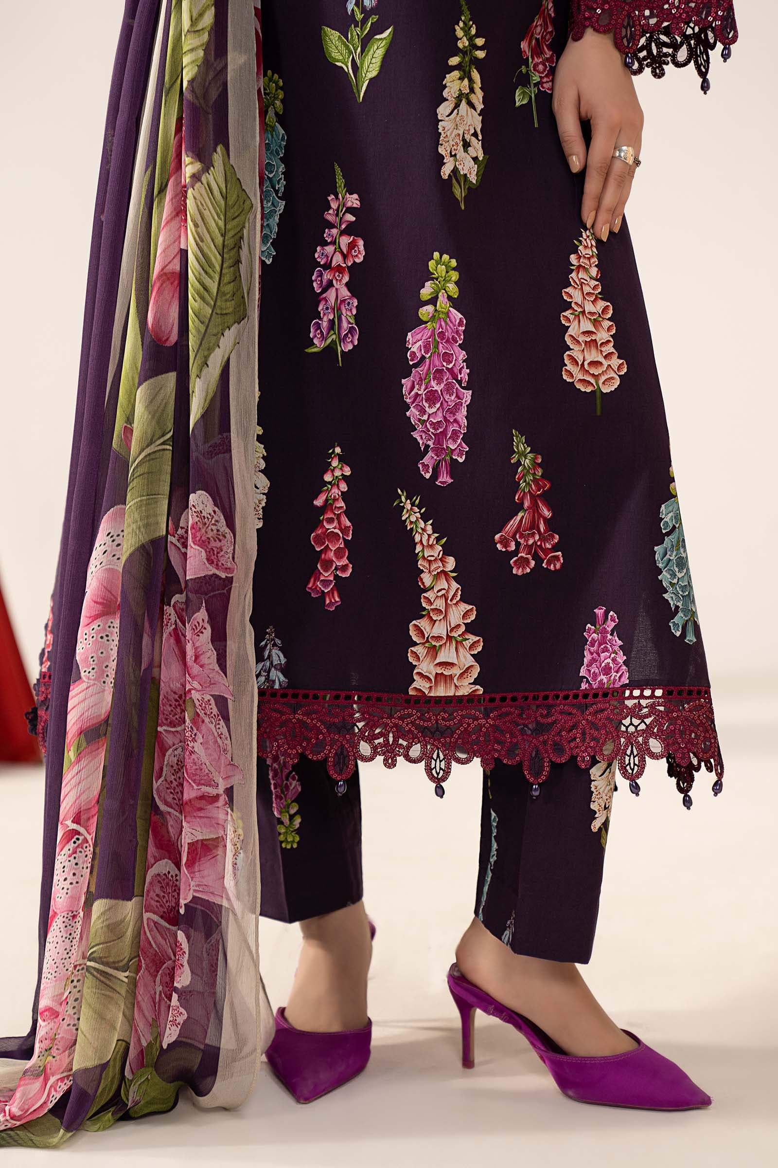 3 Piece Embroidered Lawn Suit - Image 6