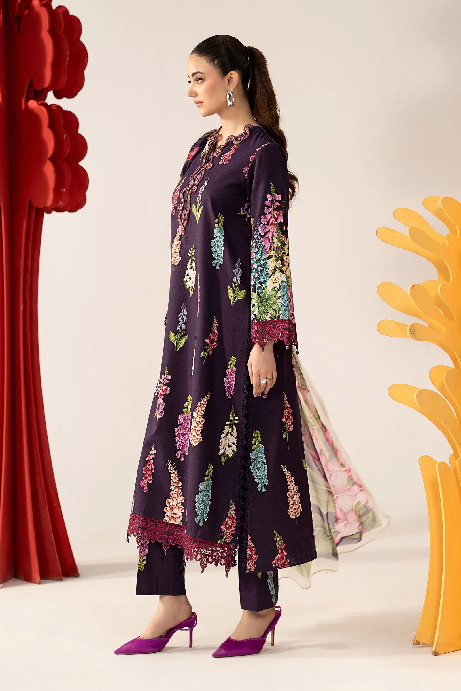 3 Piece Embroidered Lawn Suit - Image 7