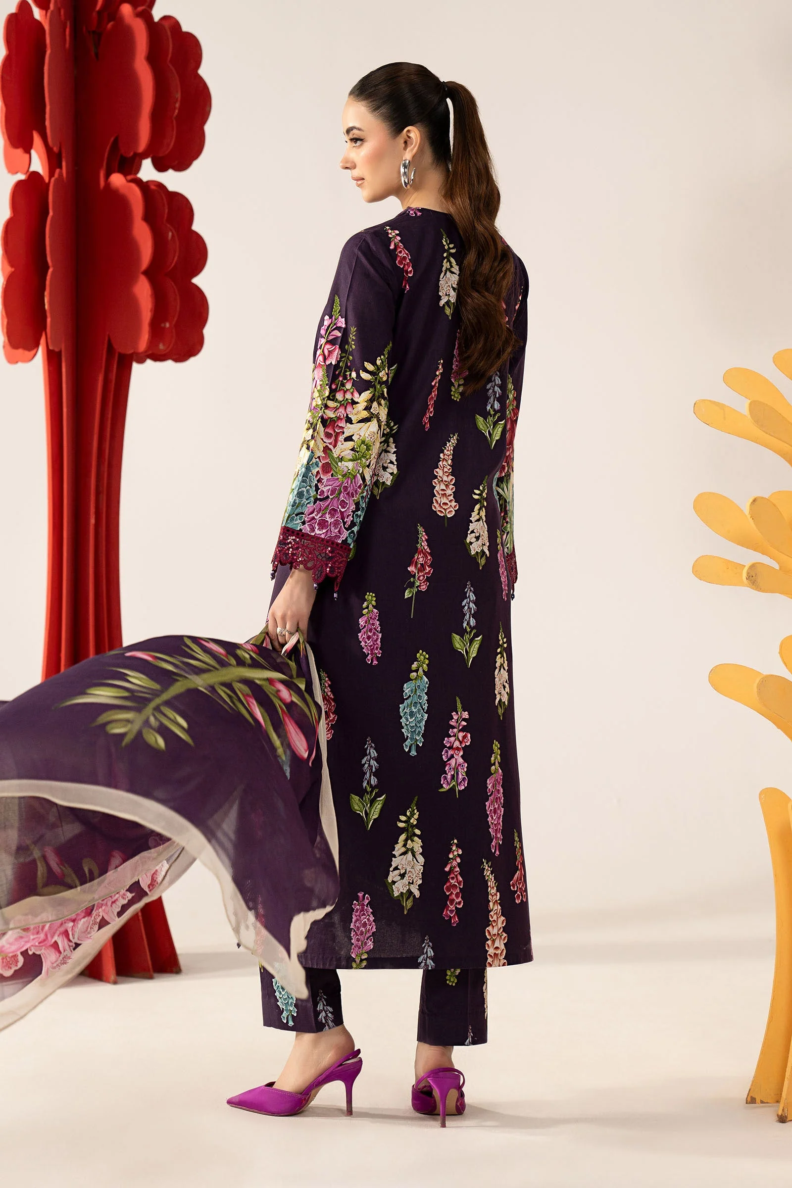 3 Piece Embroidered Lawn Suit - Image 8