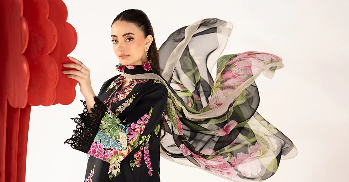 3 Piece Embroidered Lawn Suit - Image 10