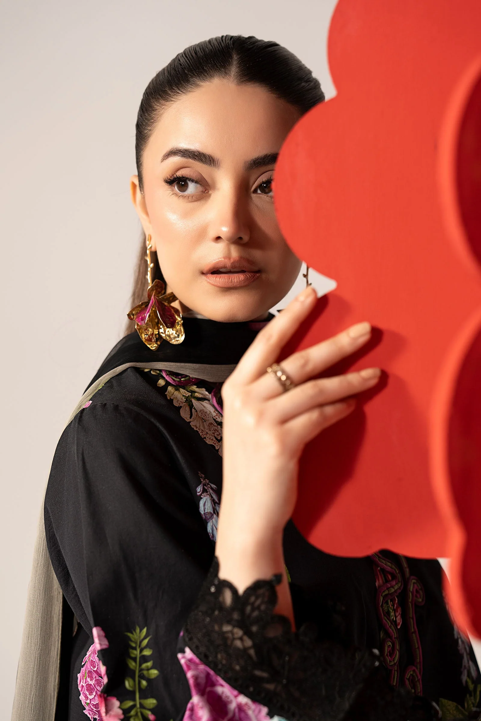 3 Piece Embroidered Lawn Suit - Image 3
