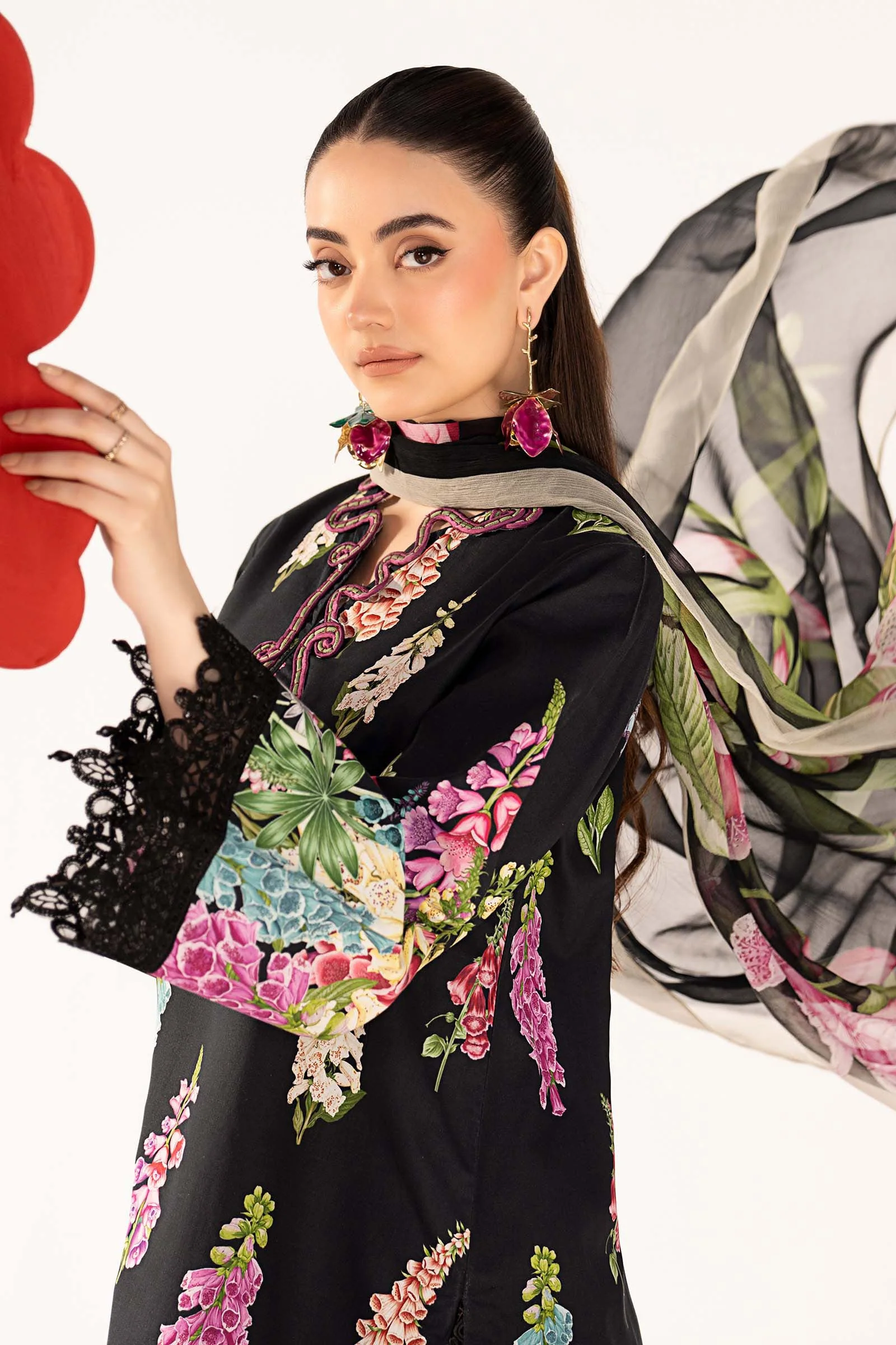 3 Piece Embroidered Lawn Suit - Image 4