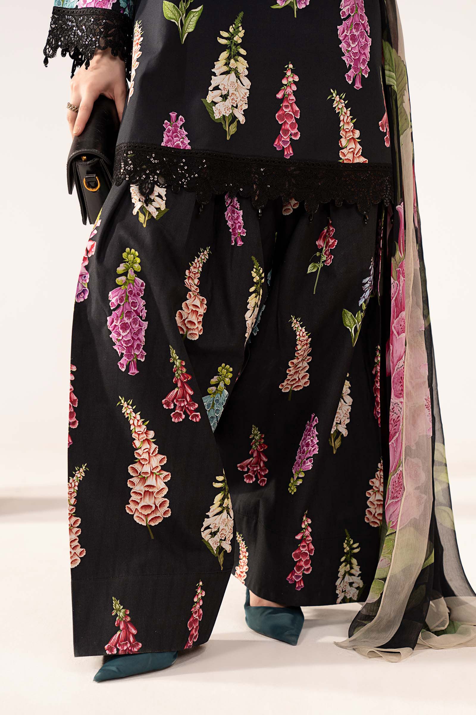 3 Piece Embroidered Lawn Suit - Image 7