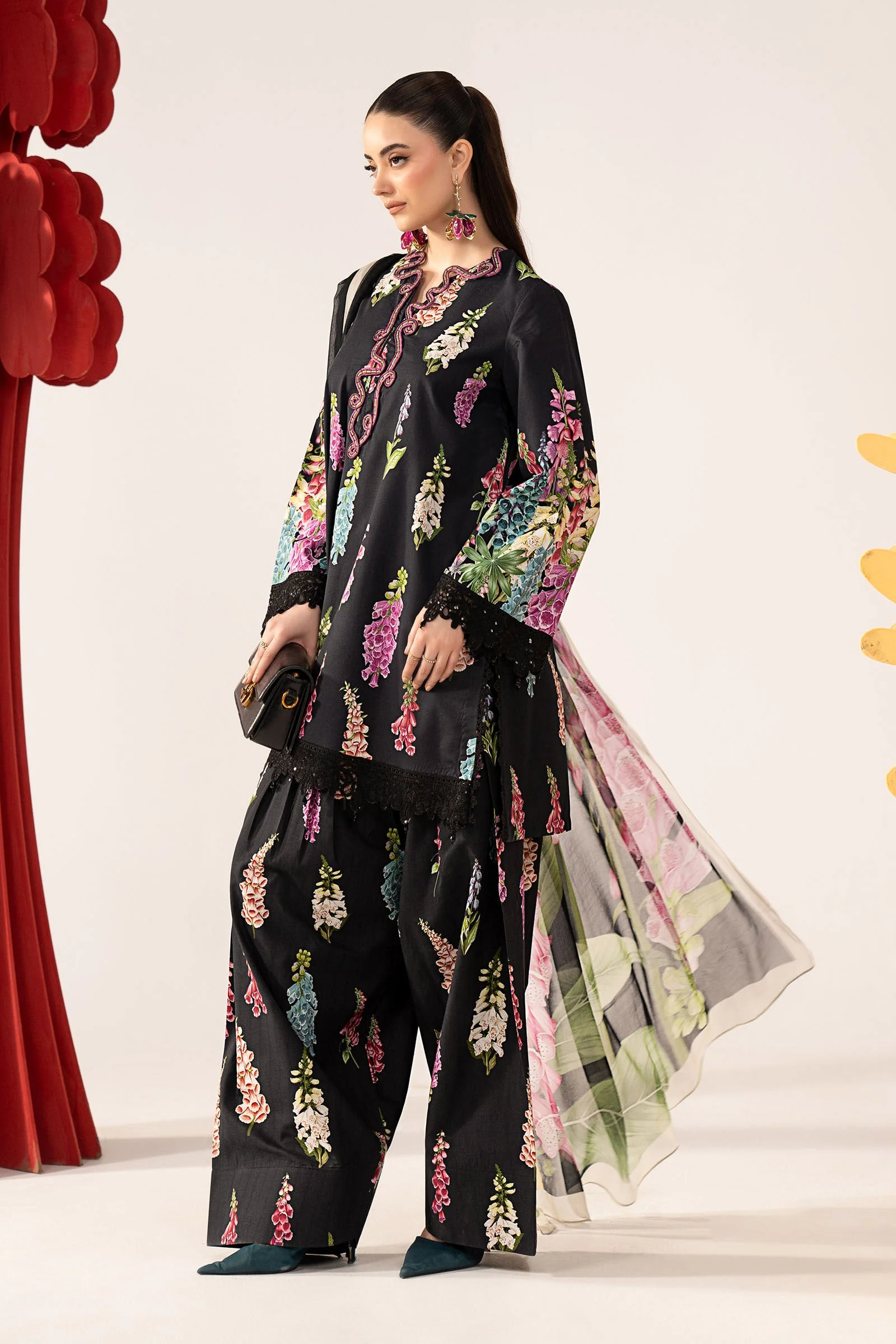 3 Piece Embroidered Lawn Suit - Image 8