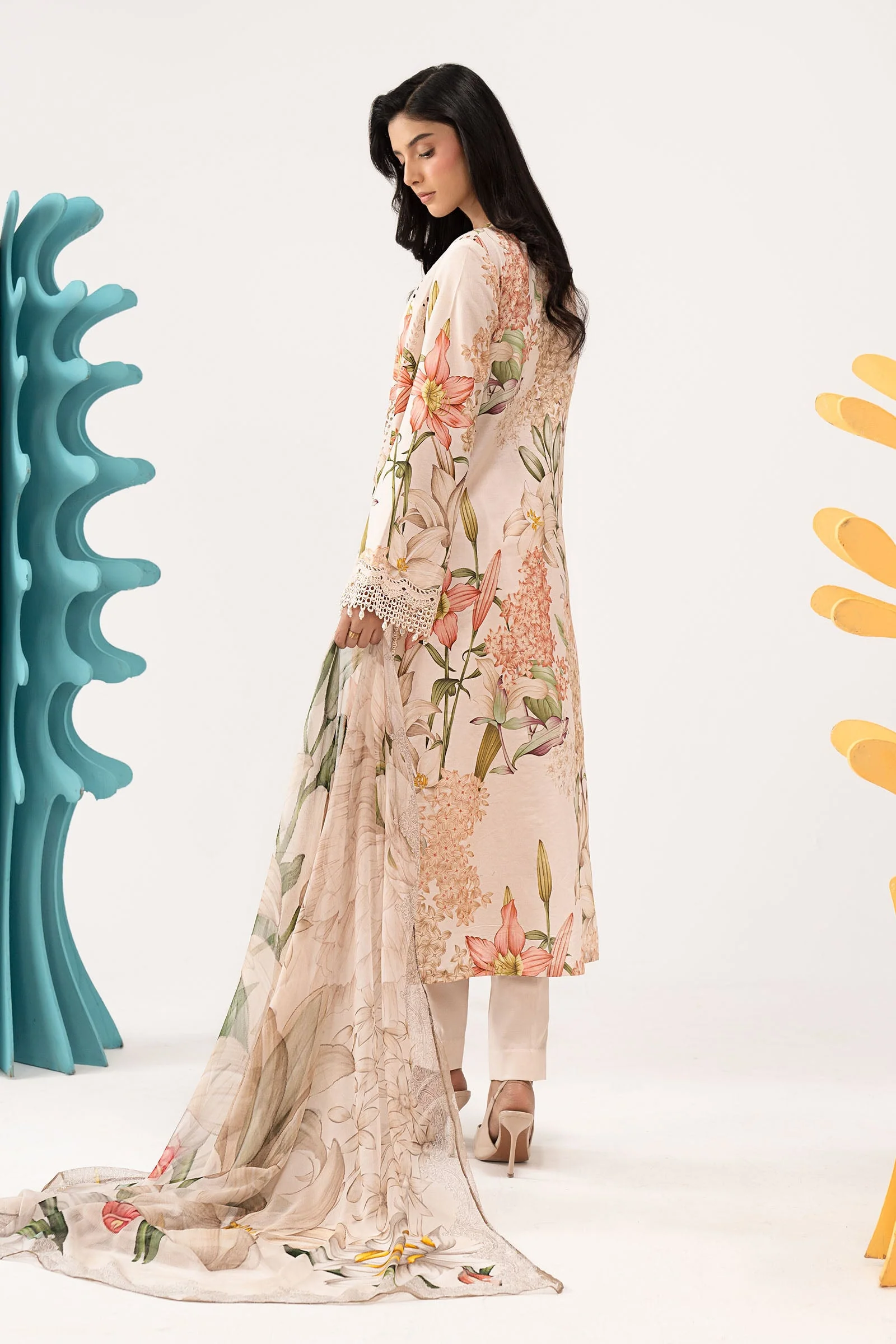 3 Piece Embroidered Lawn Suit - Image 10