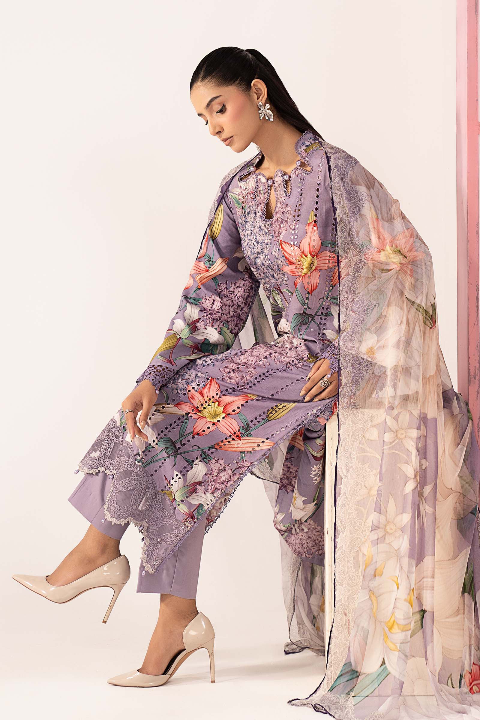 3 Piece Embroidered Lawn Suit - Image 2