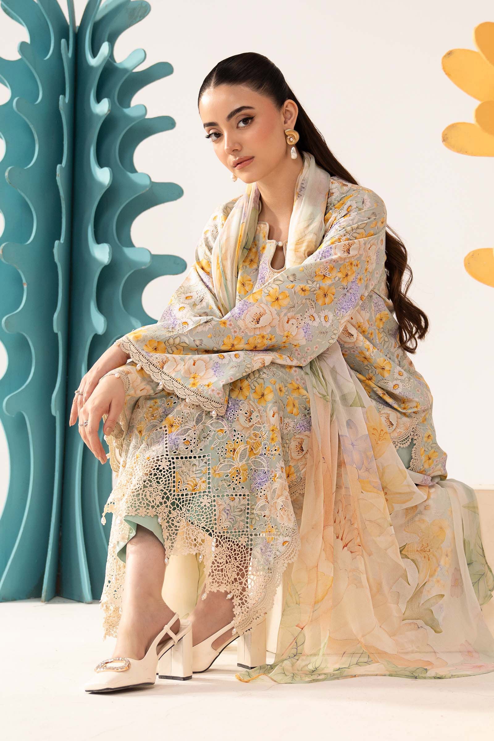3 Piece Embroidered Lawn Suit - Image 2