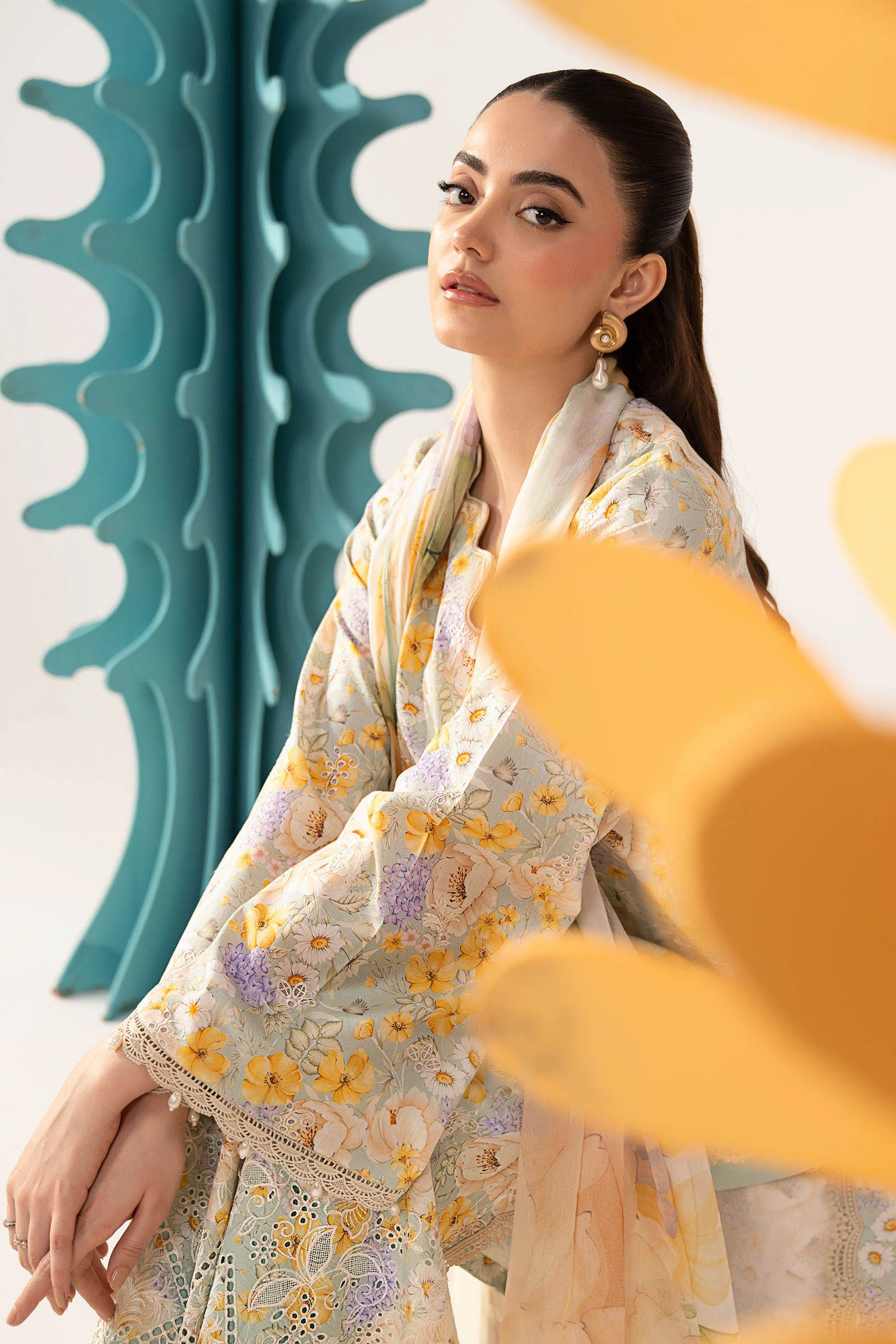 3 Piece Embroidered Lawn Suit - Image 3