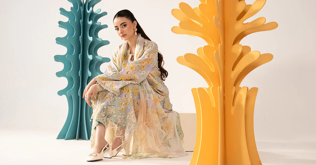 3 Piece Embroidered Lawn Suit - Image 8