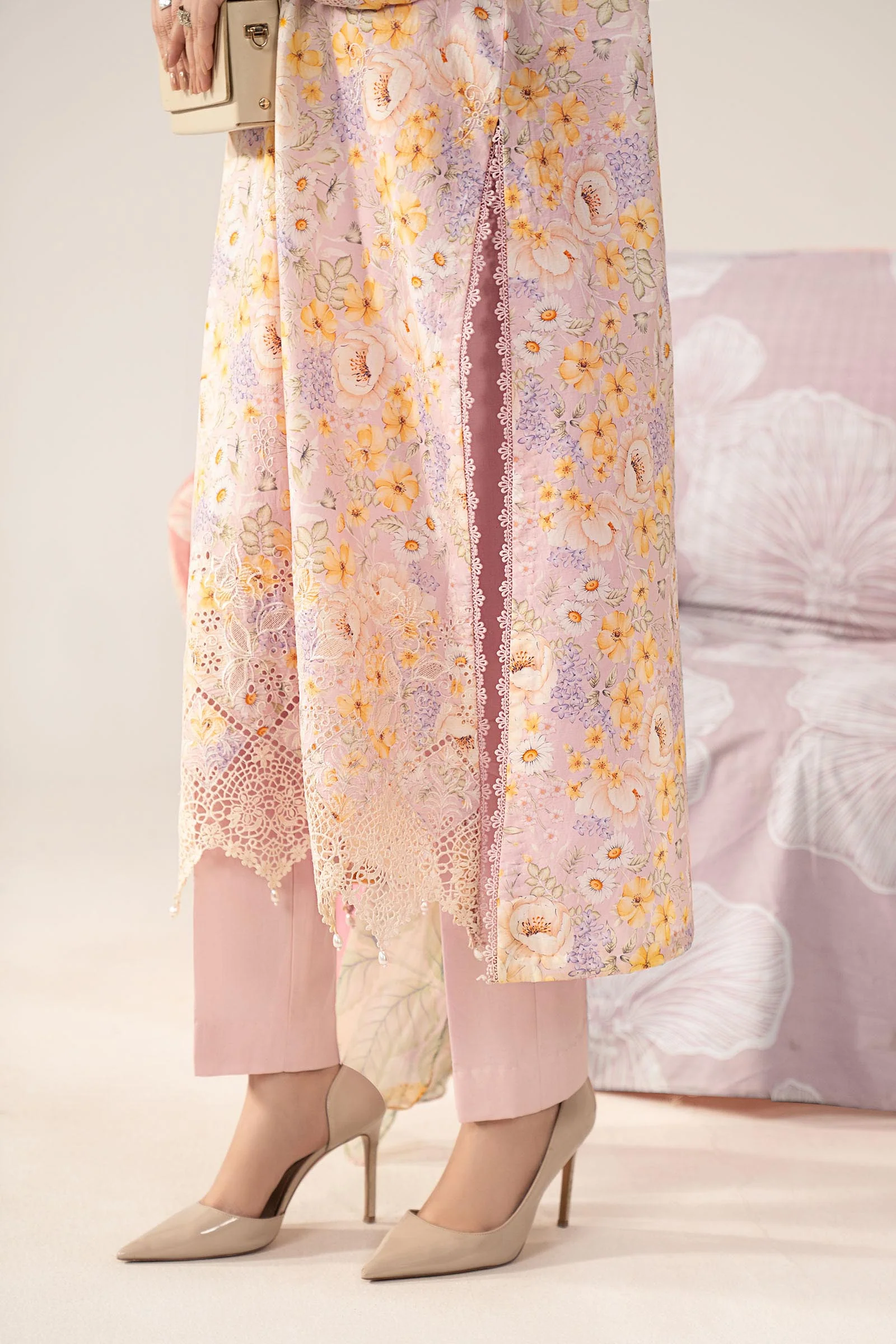 3 Piece Embroidered Lawn Suit - Image 5
