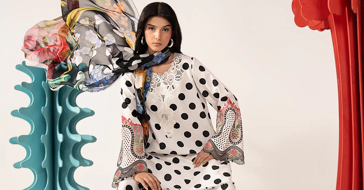 3 Piece Embroidered Lawn Suit - Image 9