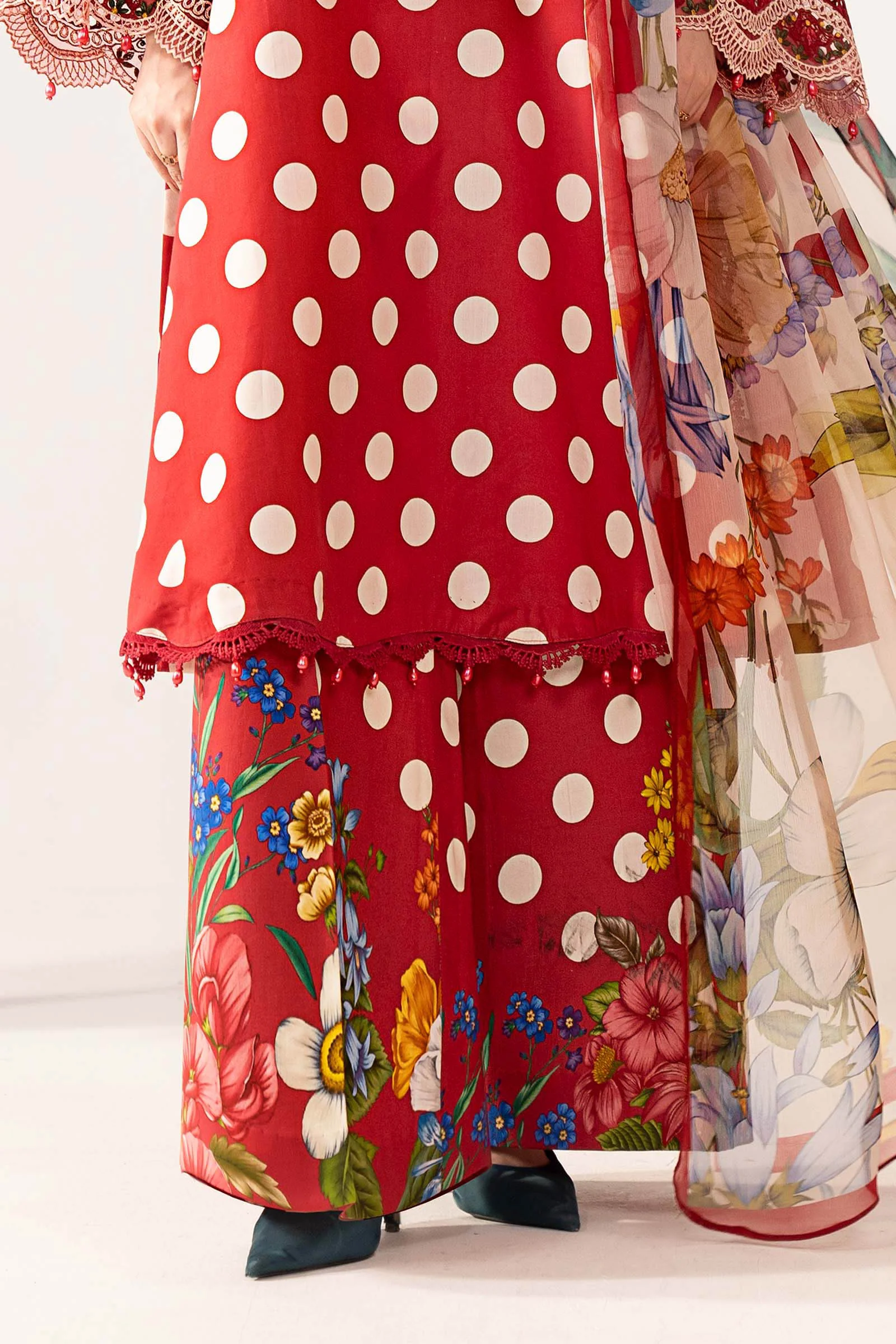 3 Piece Embroidered Lawn Suit - Image 5