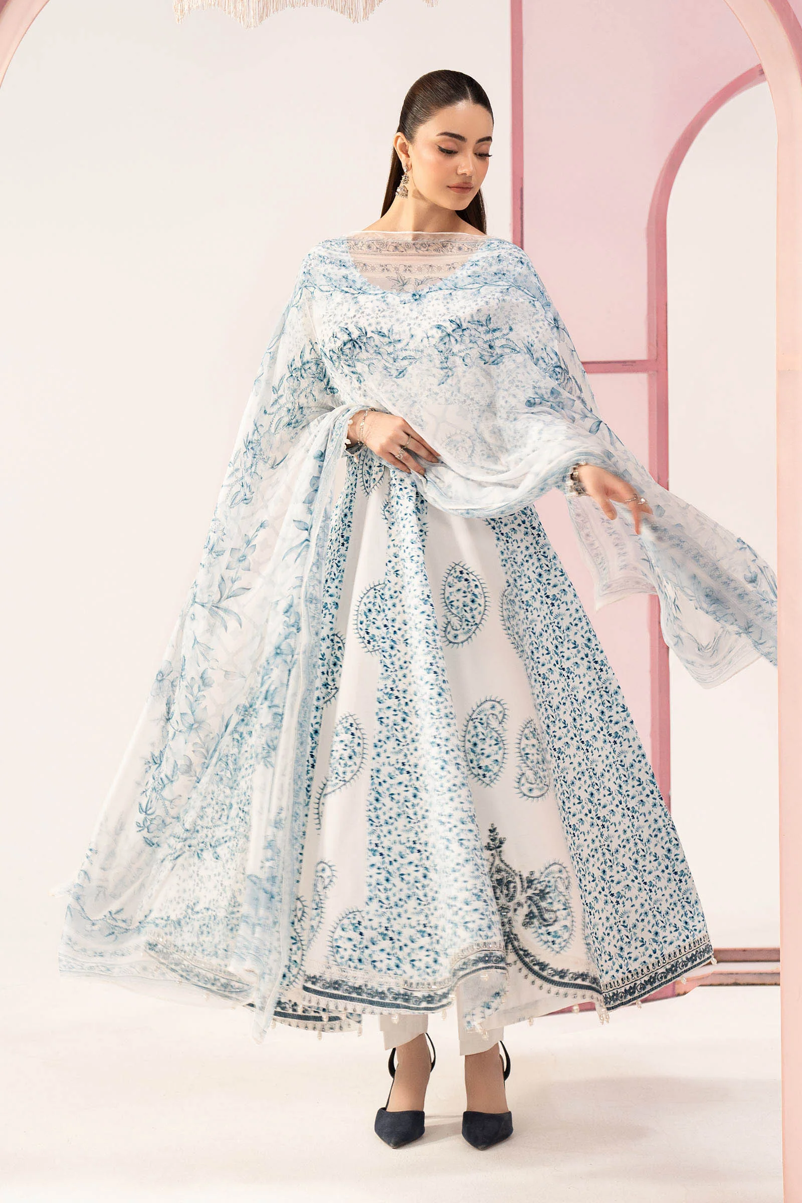 3 Piece Embroidered Lawn Suit - Image 3