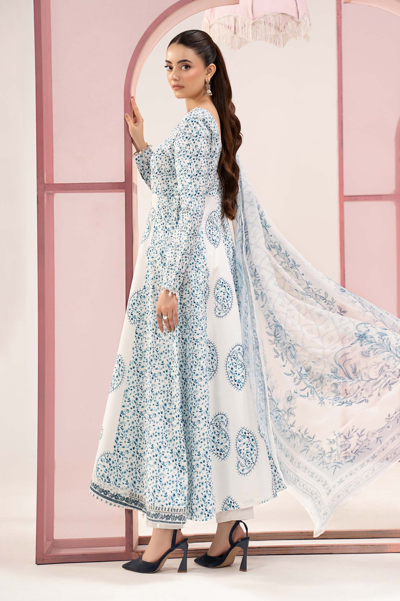 3 Piece Embroidered Lawn Suit - Image 6