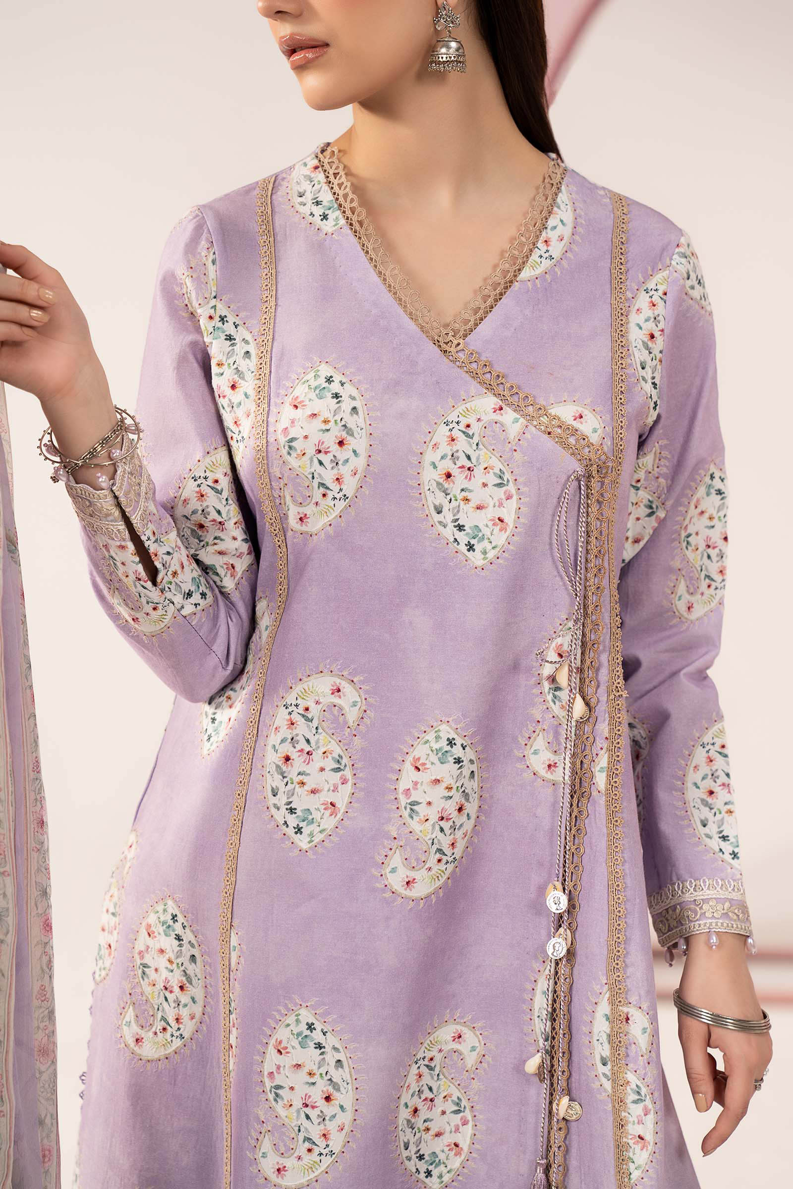 3 Piece Embroidered Lawn Suit - Image 4
