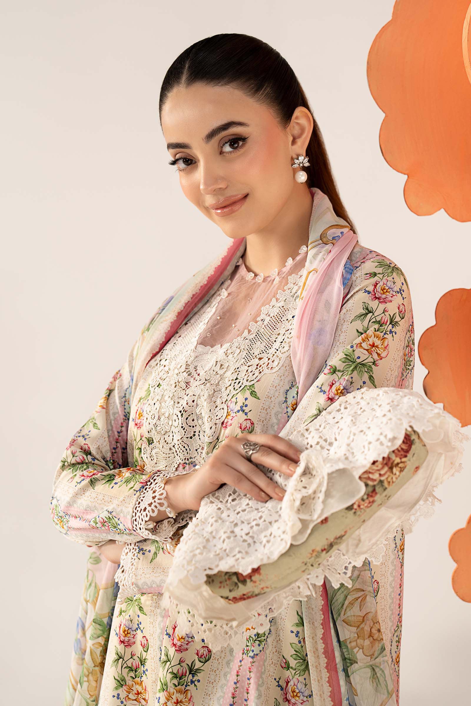3 Piece Embroidered Lawn Suit - Image 2