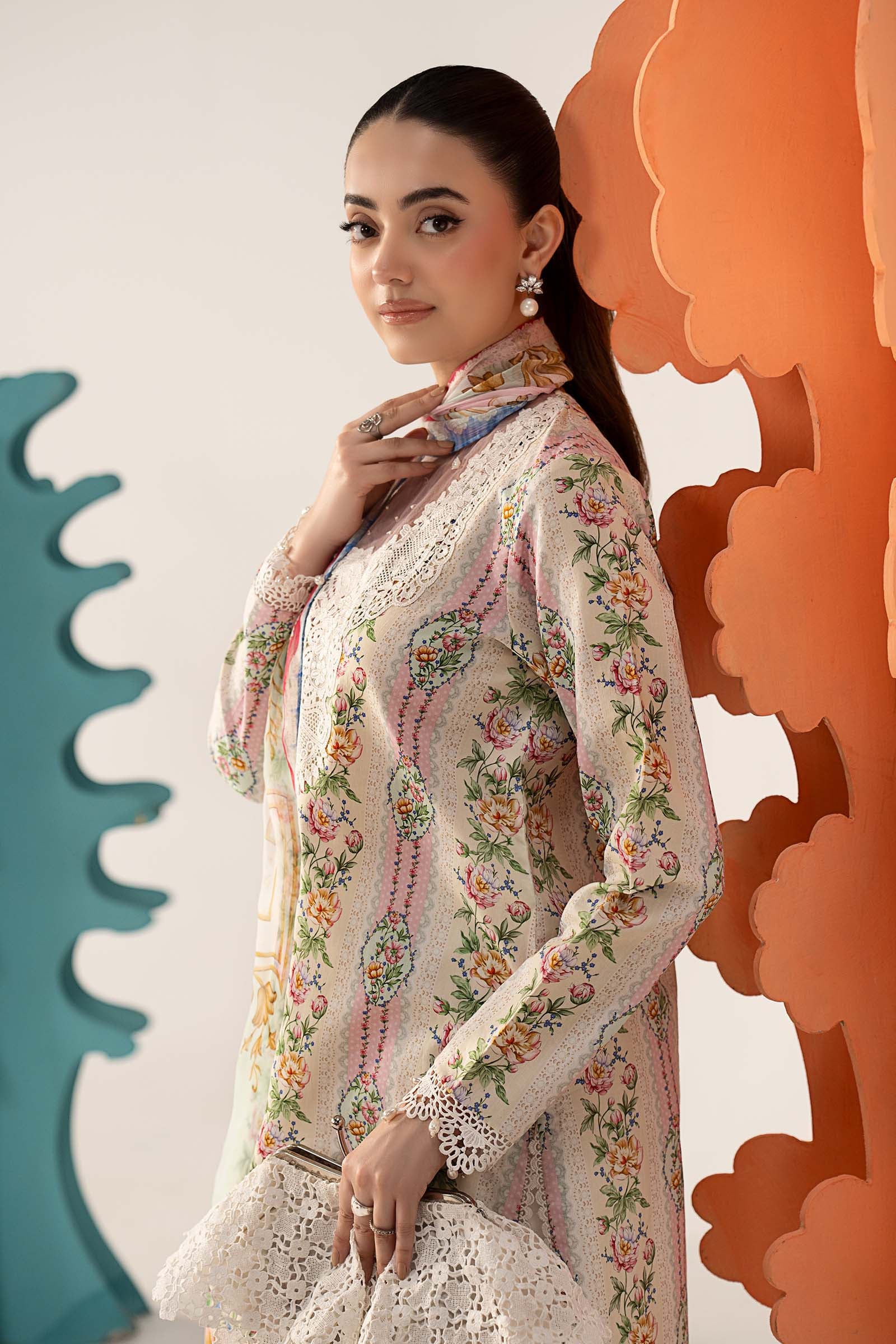 3 Piece Embroidered Lawn Suit - Image 3