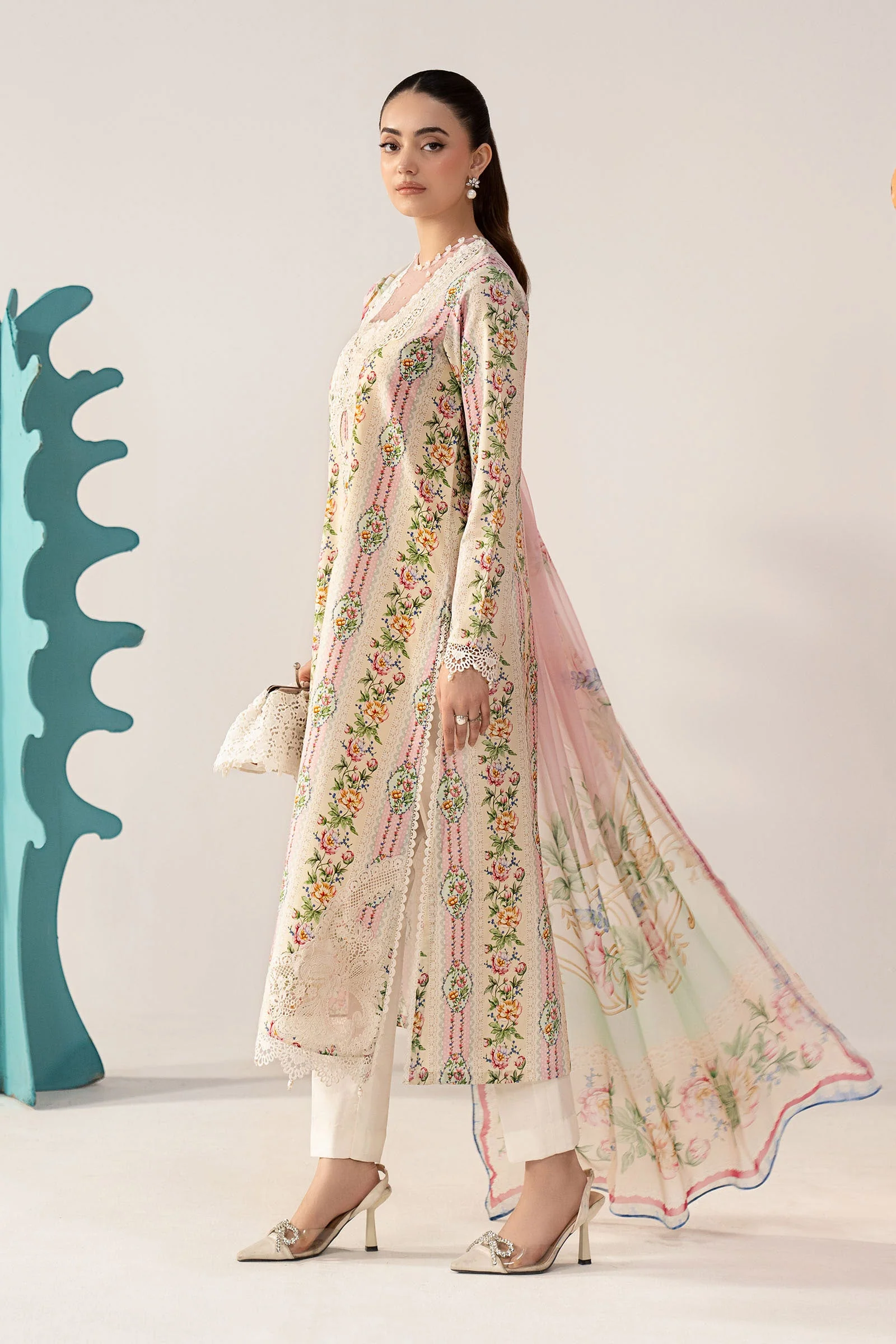 3 Piece Embroidered Lawn Suit - Image 4