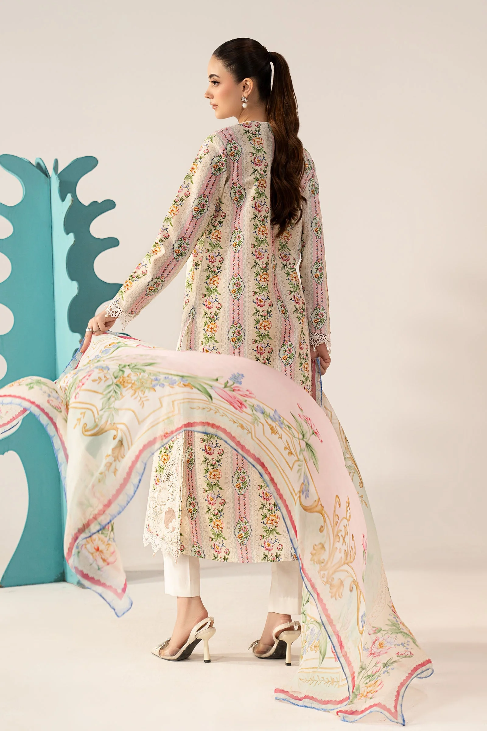 3 Piece Embroidered Lawn Suit - Image 8