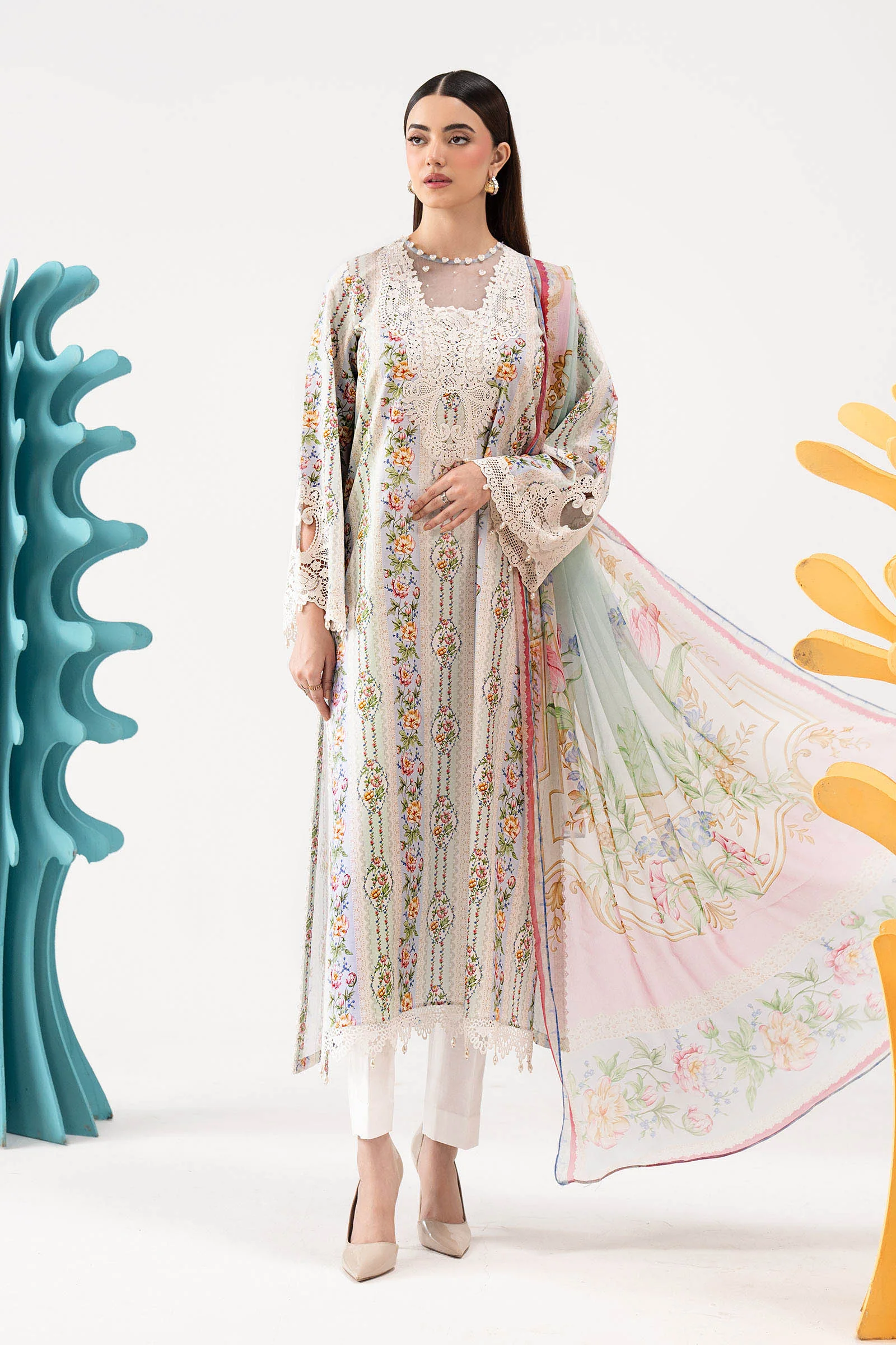 3 Piece Embroidered Lawn Suit - Image 3
