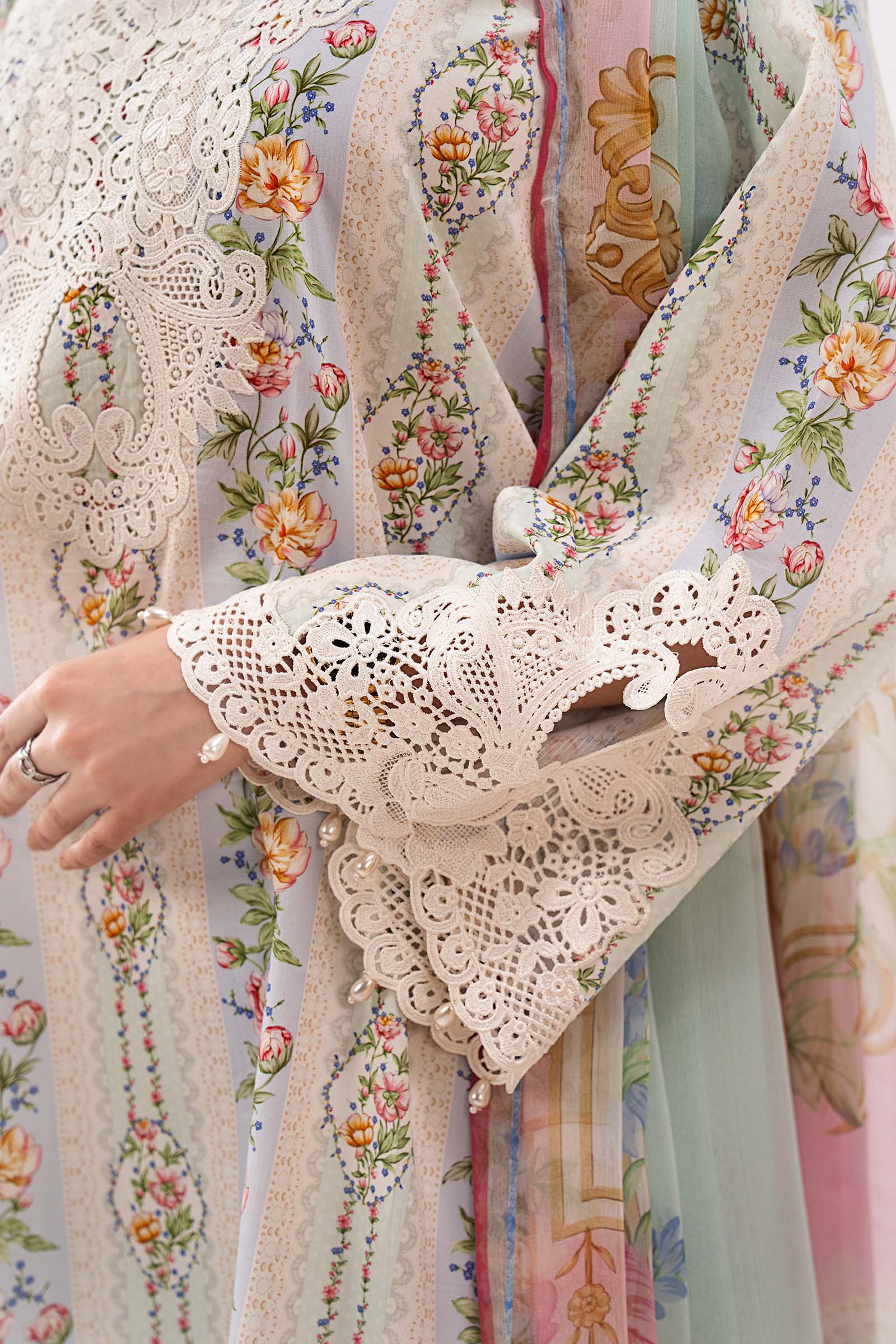 3 Piece Embroidered Lawn Suit - Image 5