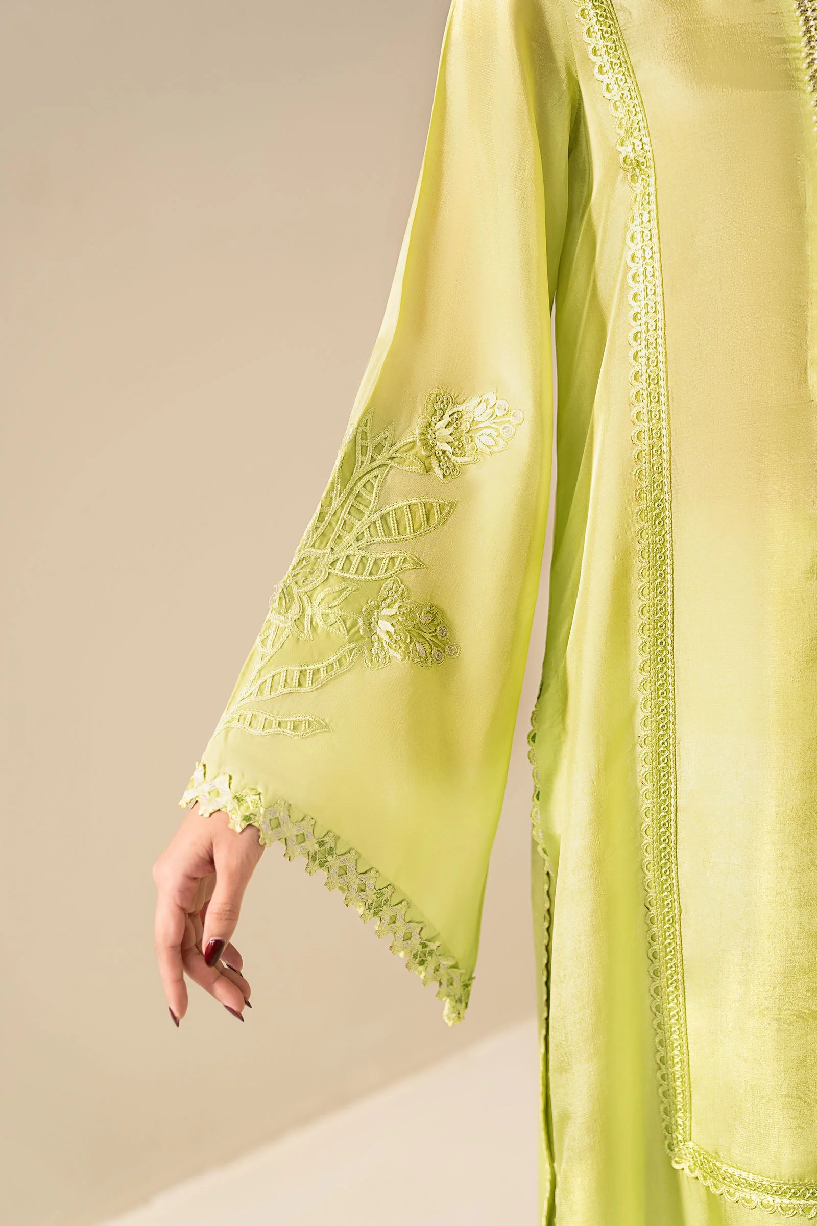 3 Piece Embroidered Tassel Silk Suit - Image 4